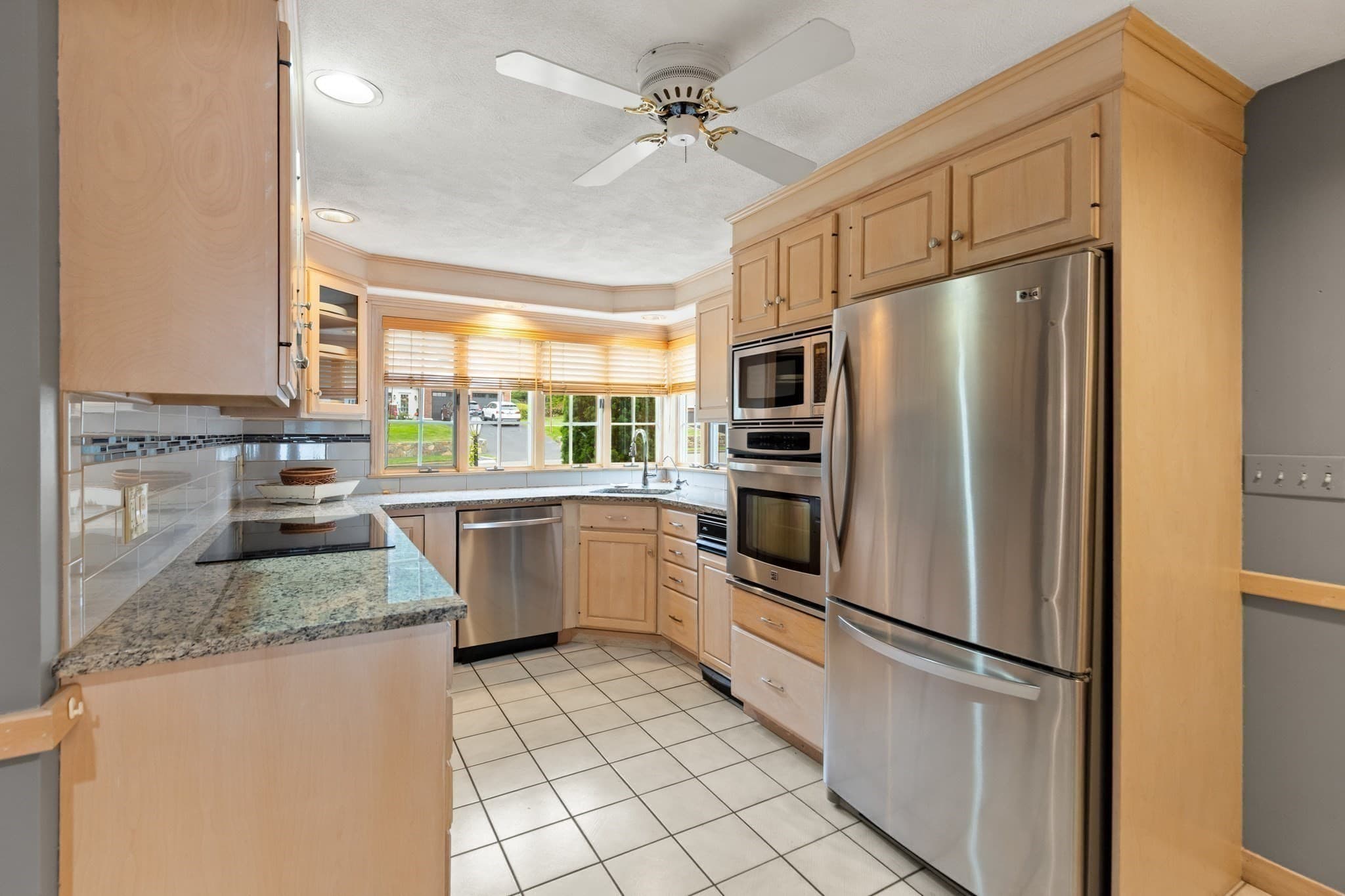 Single Family Residence at 48 Locksley Rd, Lynnfield MA 01940, Lynnfield, photo 13 of 37