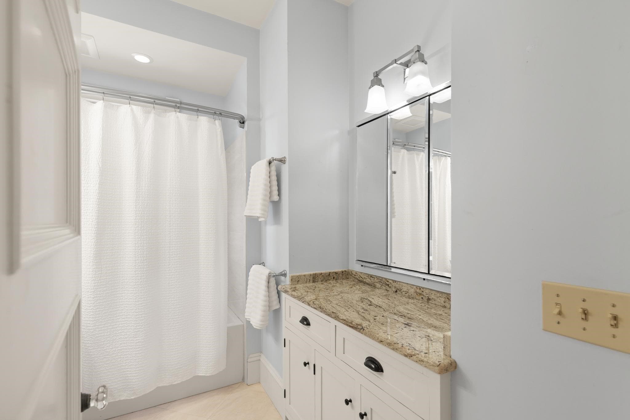 Condominium at 158 Hesperus Ave # 2L, Gloucester MA 01930, Gloucester, photo 27 of 39