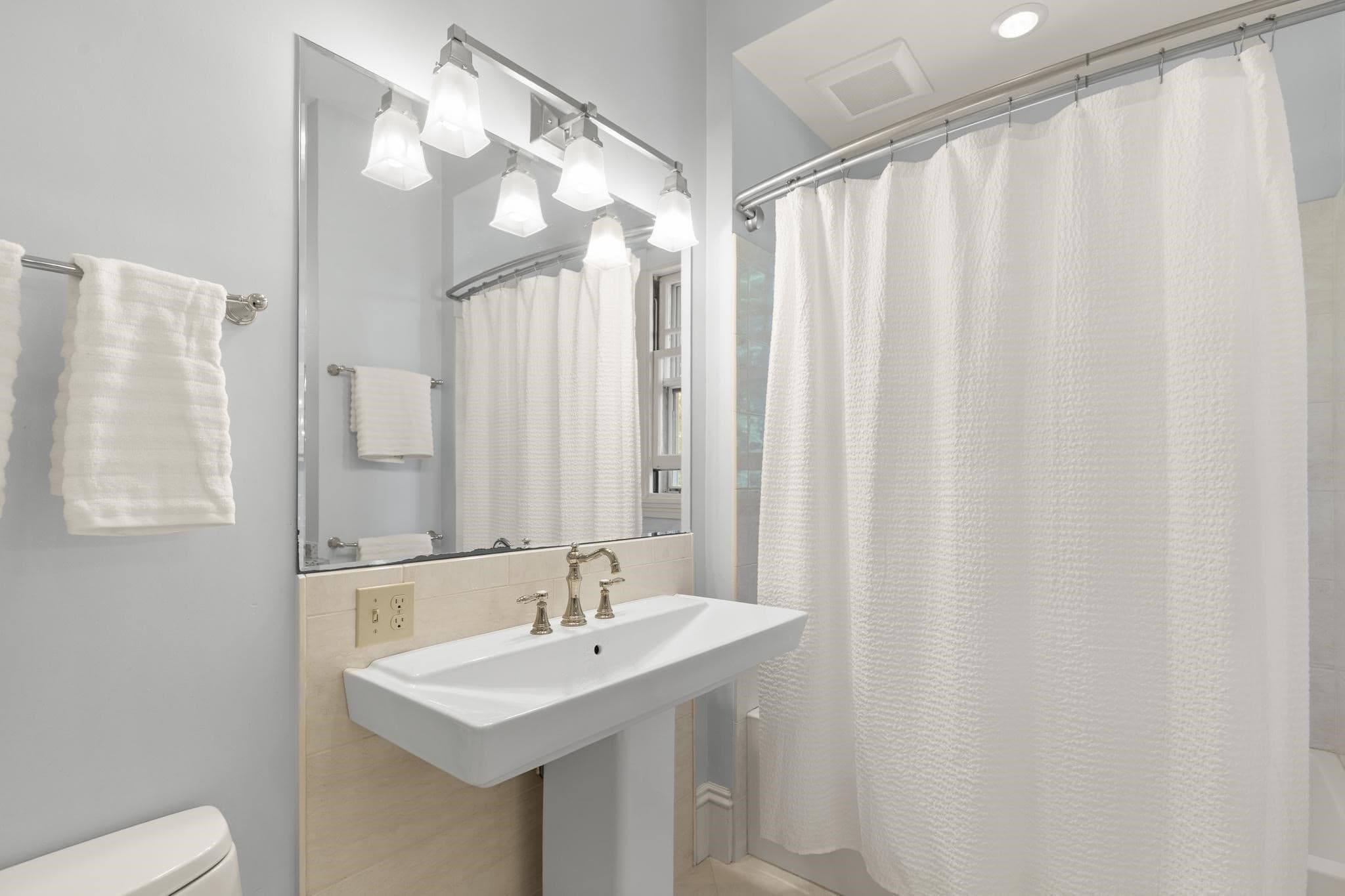 Condominium at 158 Hesperus Ave # 2L, Gloucester MA 01930, Gloucester, photo 28 of 39