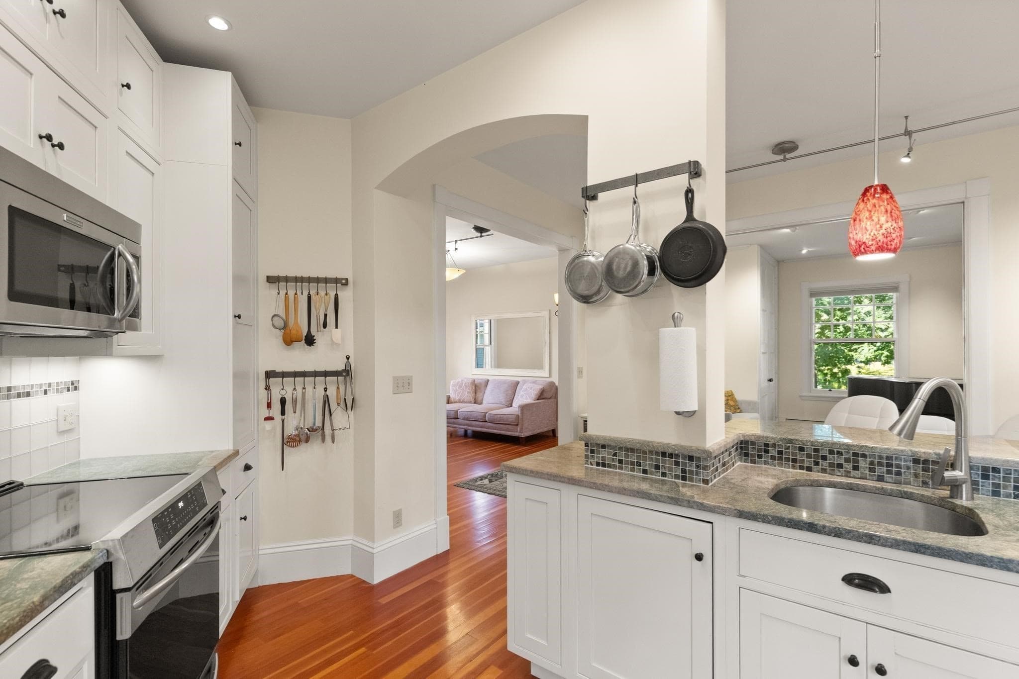 Condominium at 158 Hesperus Ave # 2L, Gloucester MA 01930, Gloucester, photo 10 of 39