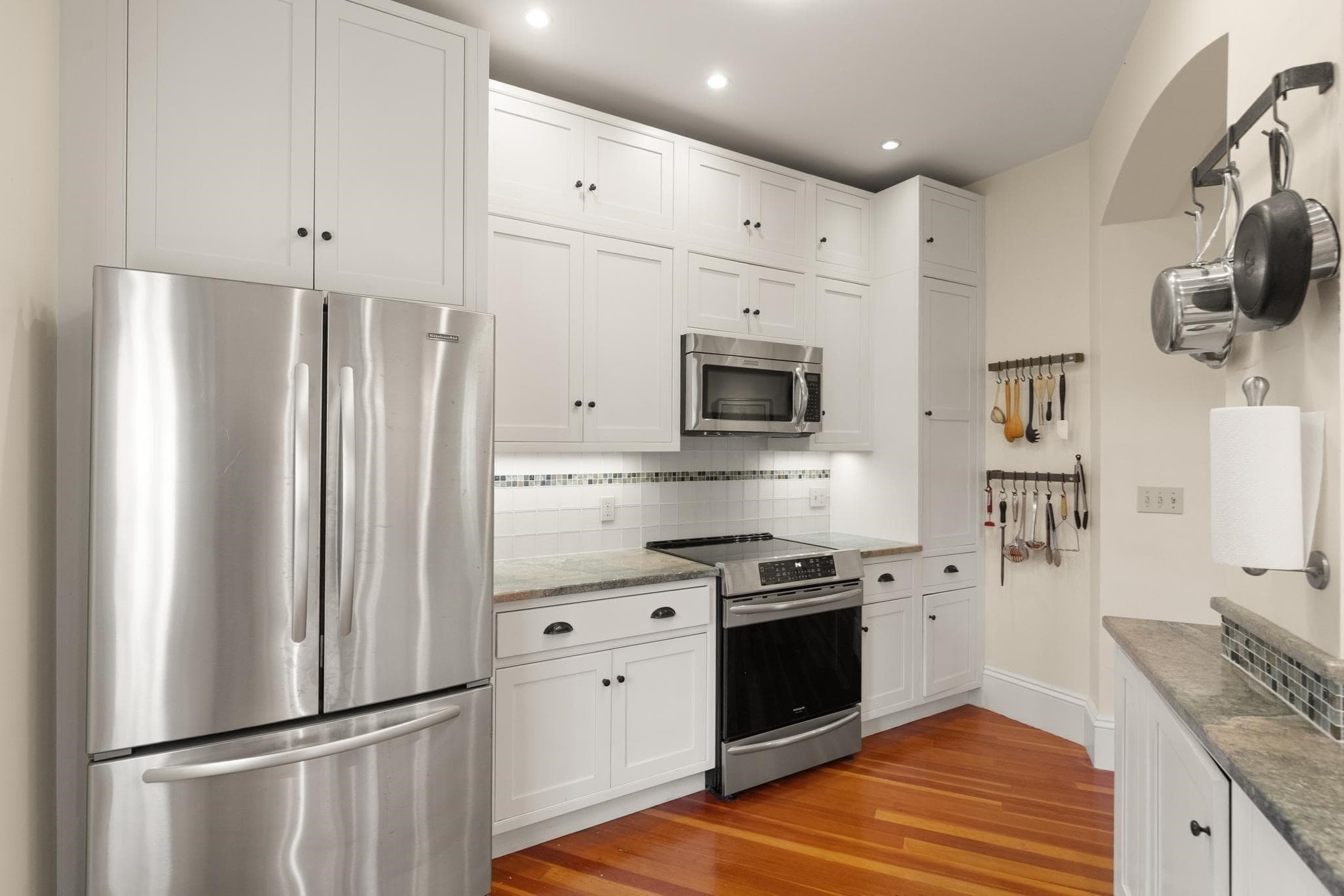 Condominium at 158 Hesperus Ave # 2L, Gloucester MA 01930, Gloucester, photo 11 of 39