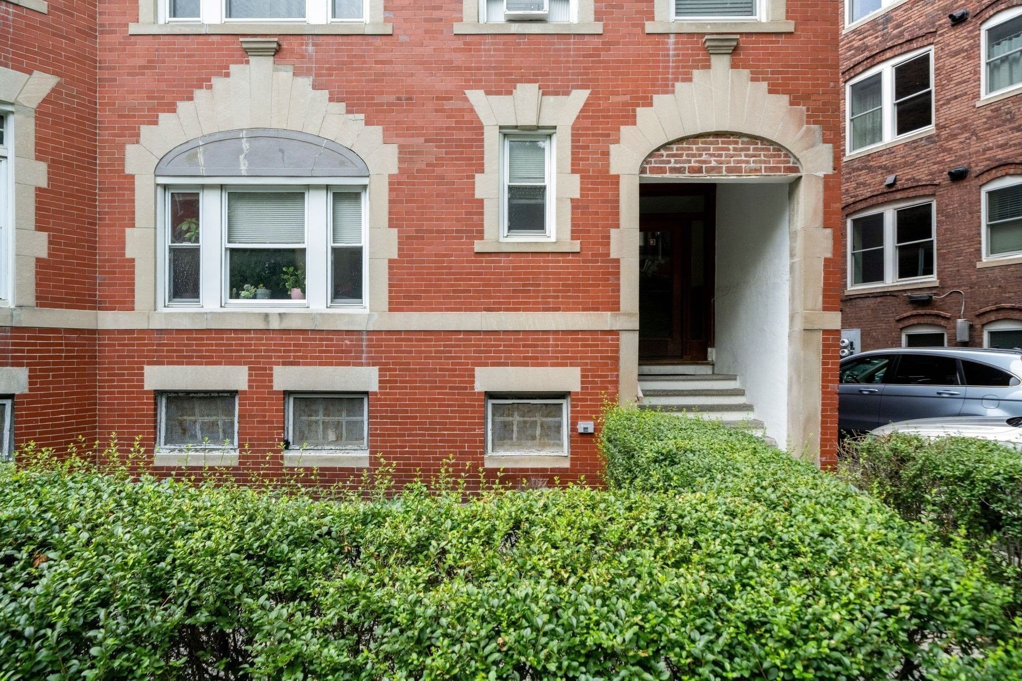 3 Family at 3 Strathmore Rd, Brookline MA 02445, Brookline, photo 2 of 23