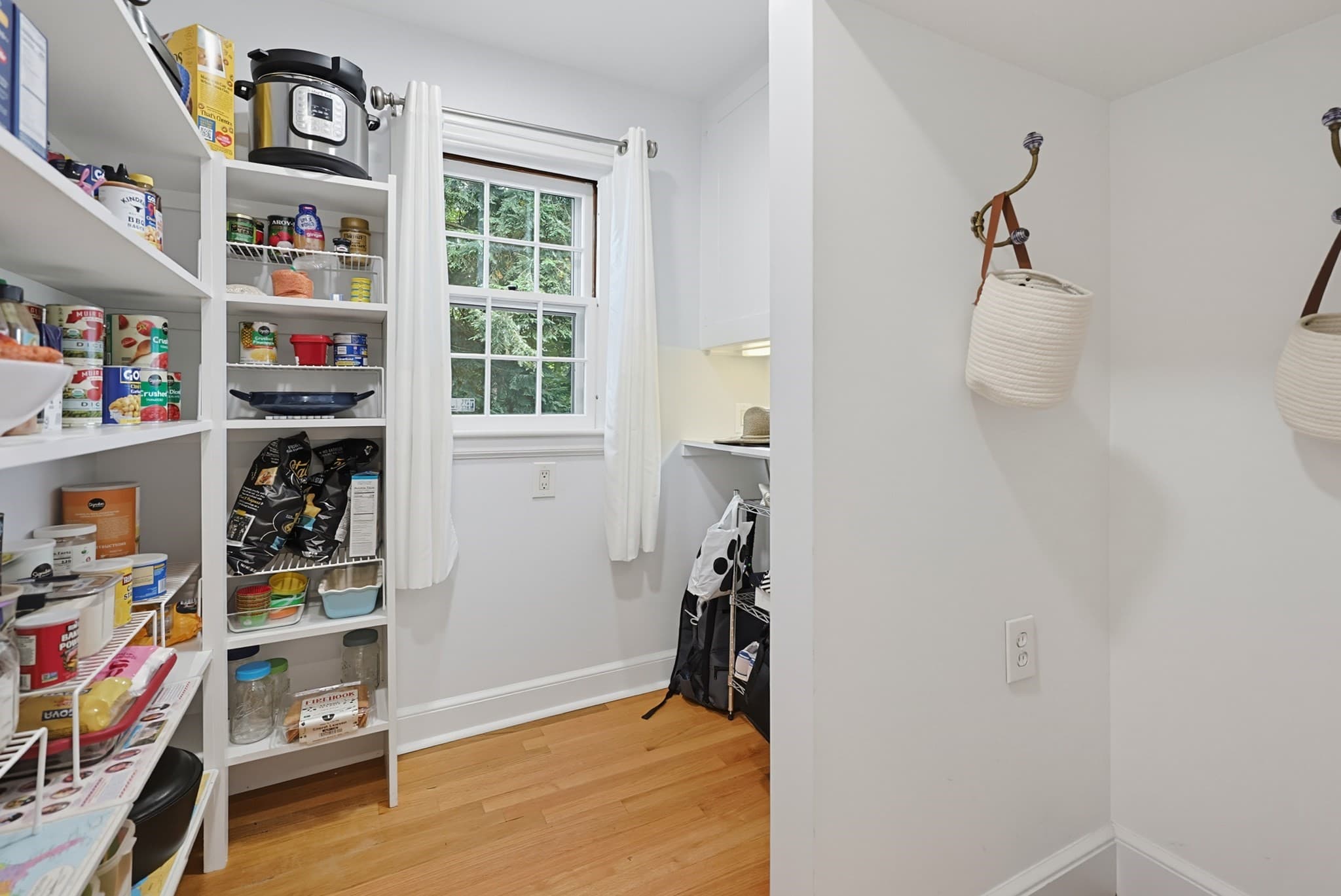Single Family Residence at 28 Drury Ln, Worcester MA 01609, Worcester, photo 13 of 41