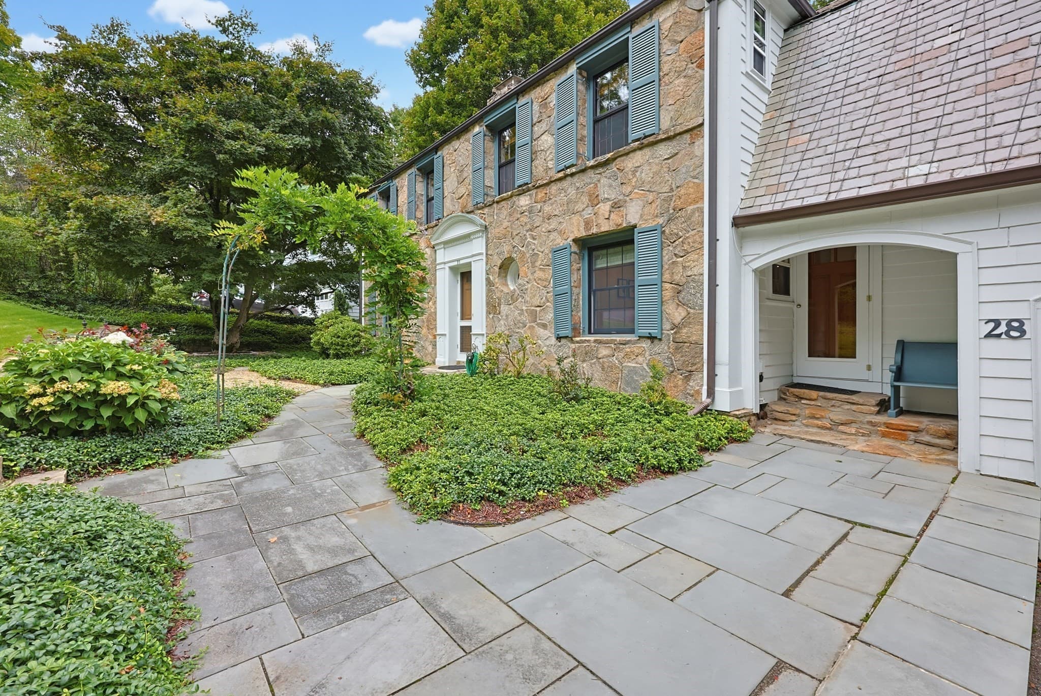 Single Family Residence at 28 Drury Ln, Worcester MA 01609, Worcester, photo 3 of 41
