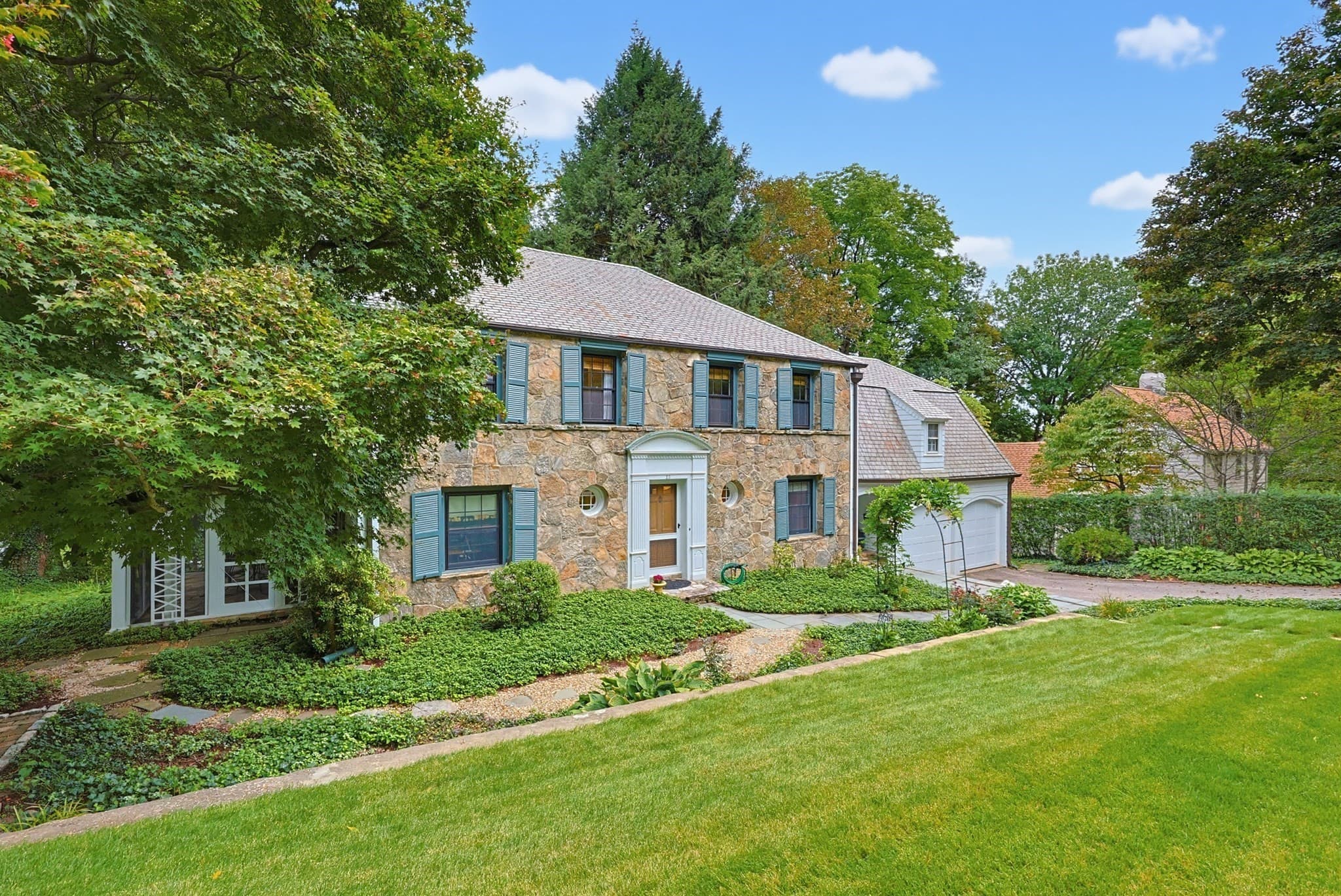 28 Drury Ln, Worcester MA 01609