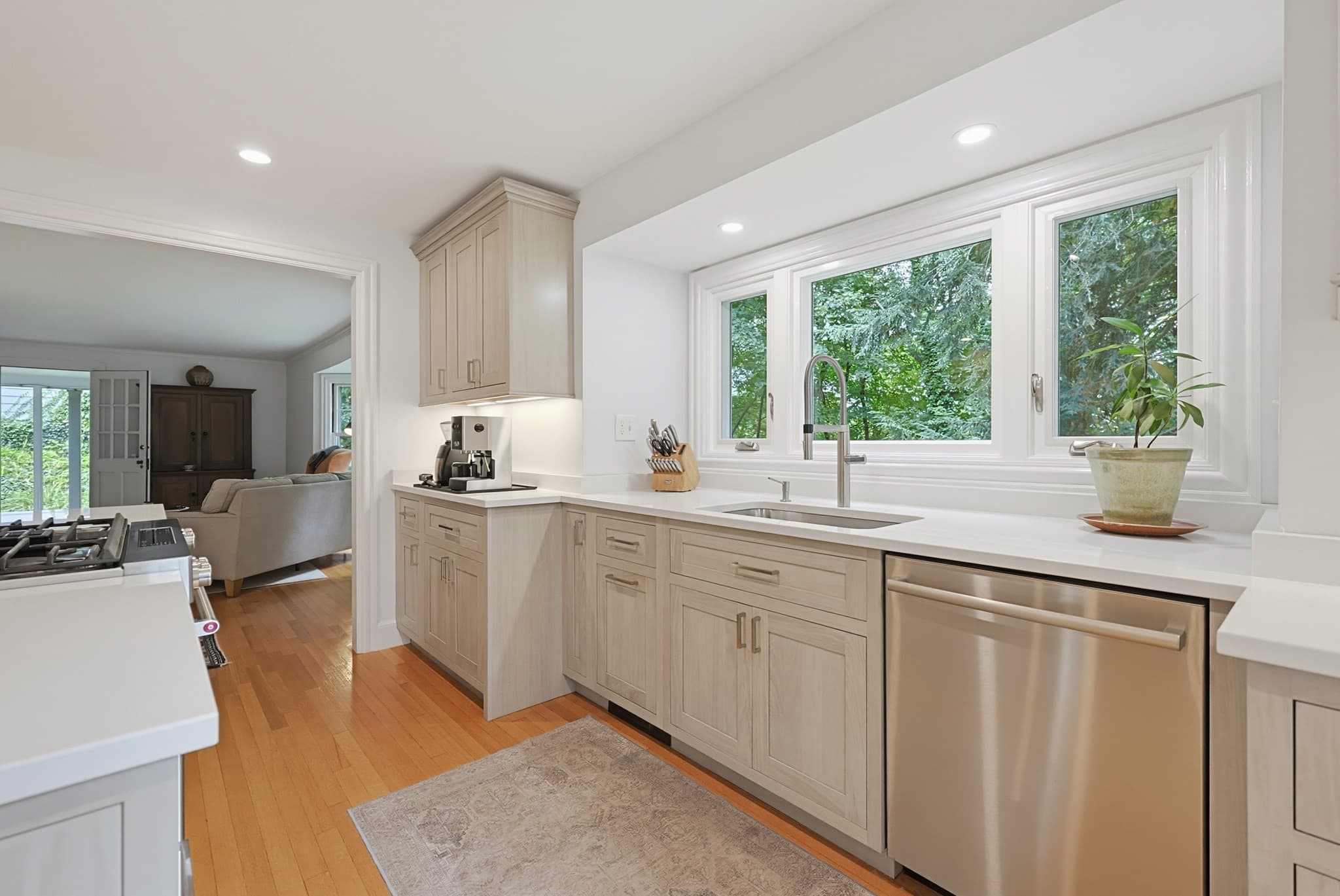 Single Family Residence at 28 Drury Ln, Worcester MA 01609, Worcester, photo 5 of 41