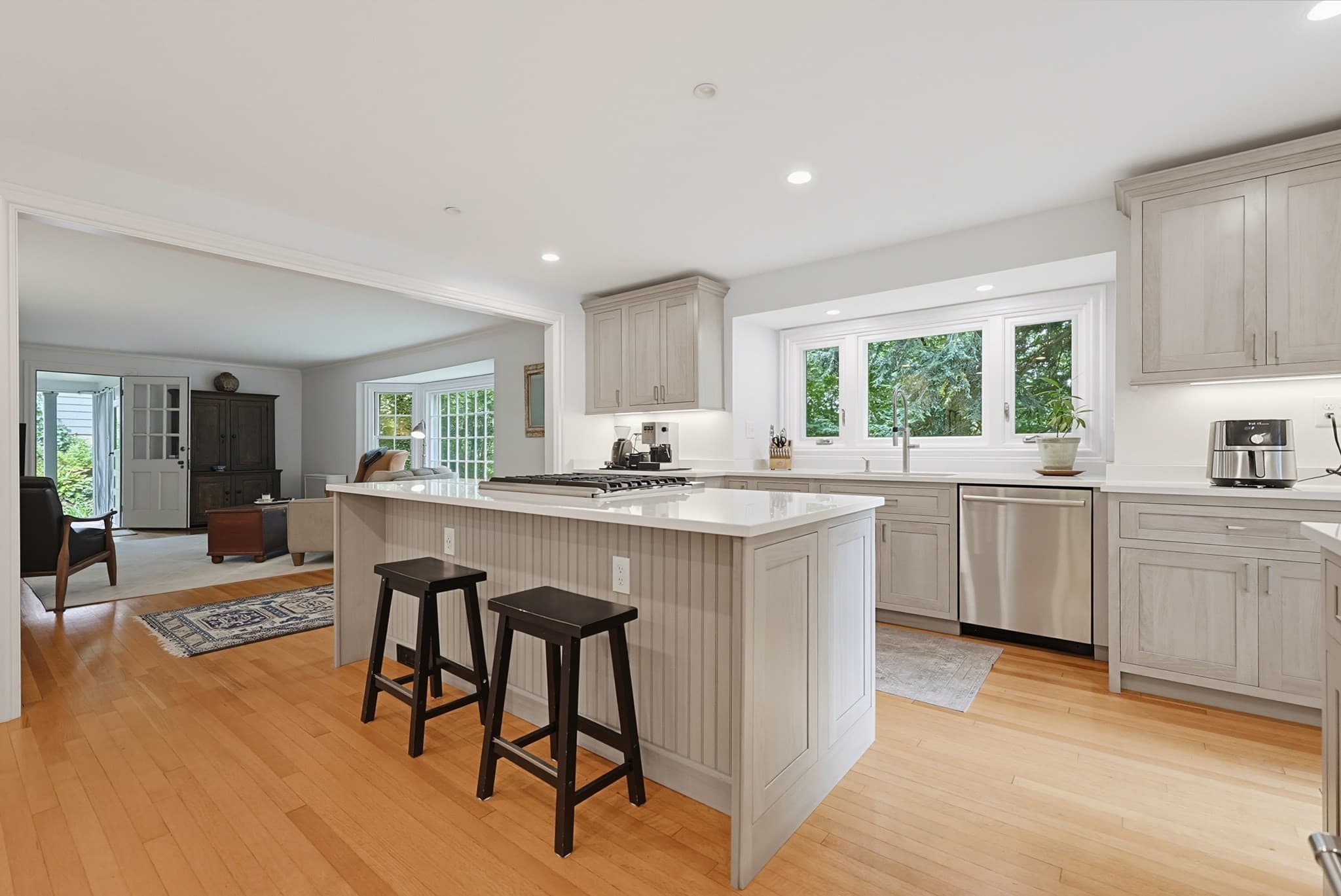 Single Family Residence at 28 Drury Ln, Worcester MA 01609, Worcester, photo 9 of 41
