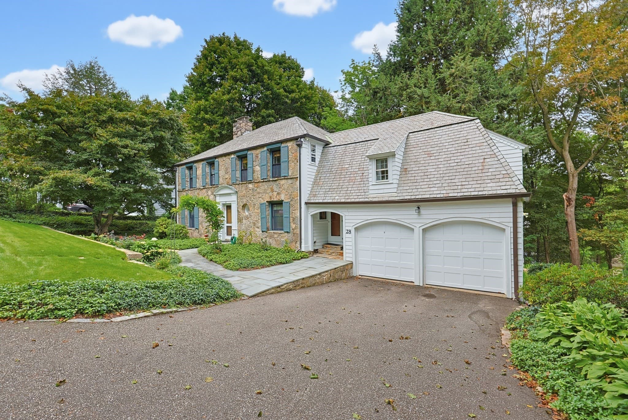 Single Family Residence at 28 Drury Ln, Worcester MA 01609, Worcester, photo 4 of 41