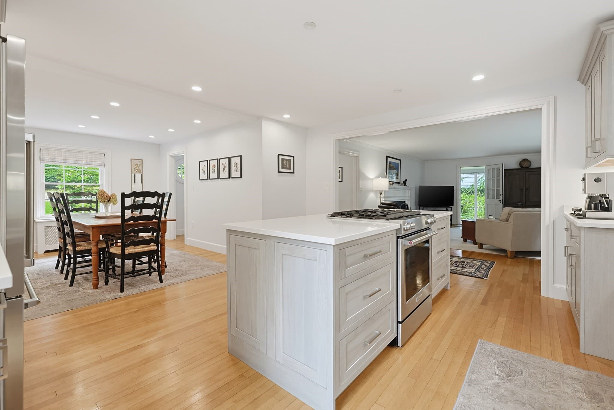 Single Family Residence at 28 Drury Ln, Worcester MA 01609, Worcester, photo 8 of 41
