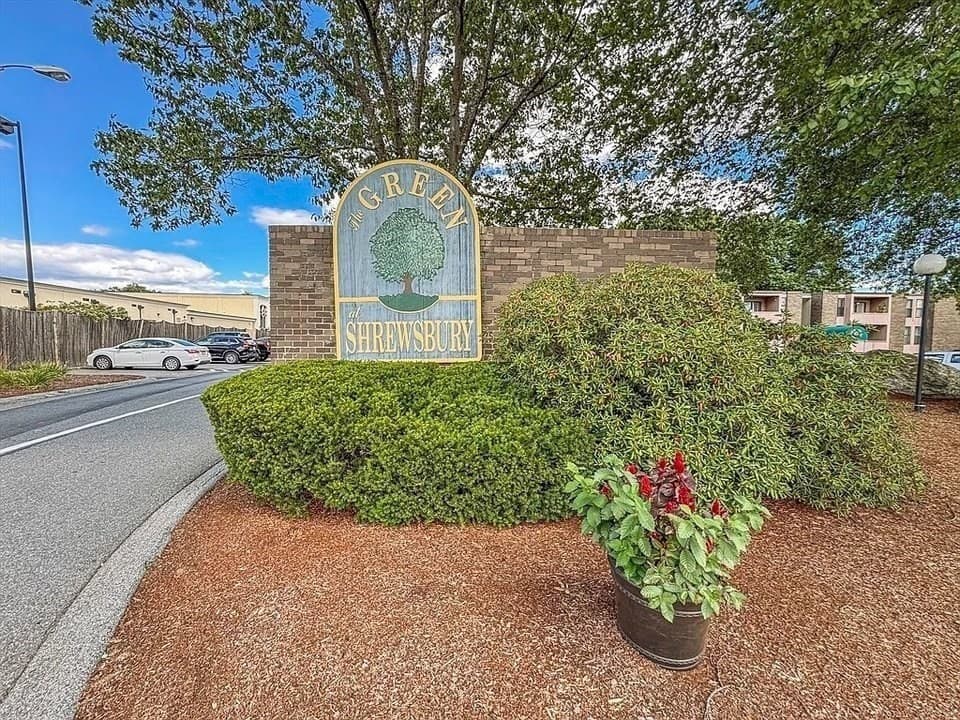 Condominium at 70 Shrewsbury Green # C, Shrewsbury MA 01545, Shrewsbury, photo 4 of 23