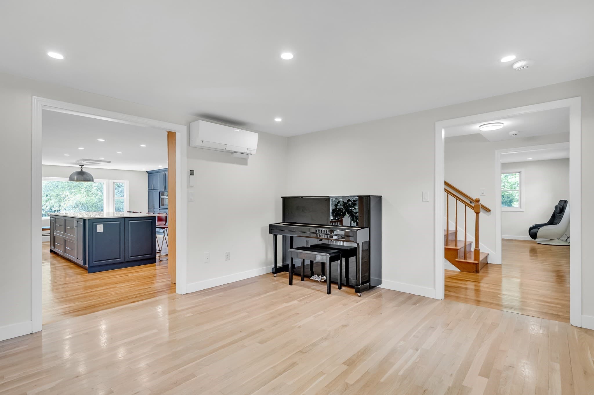 Single Family Residence at 1 Maureen Rd, Lexington MA 02420, Lexington, photo 3 of 39