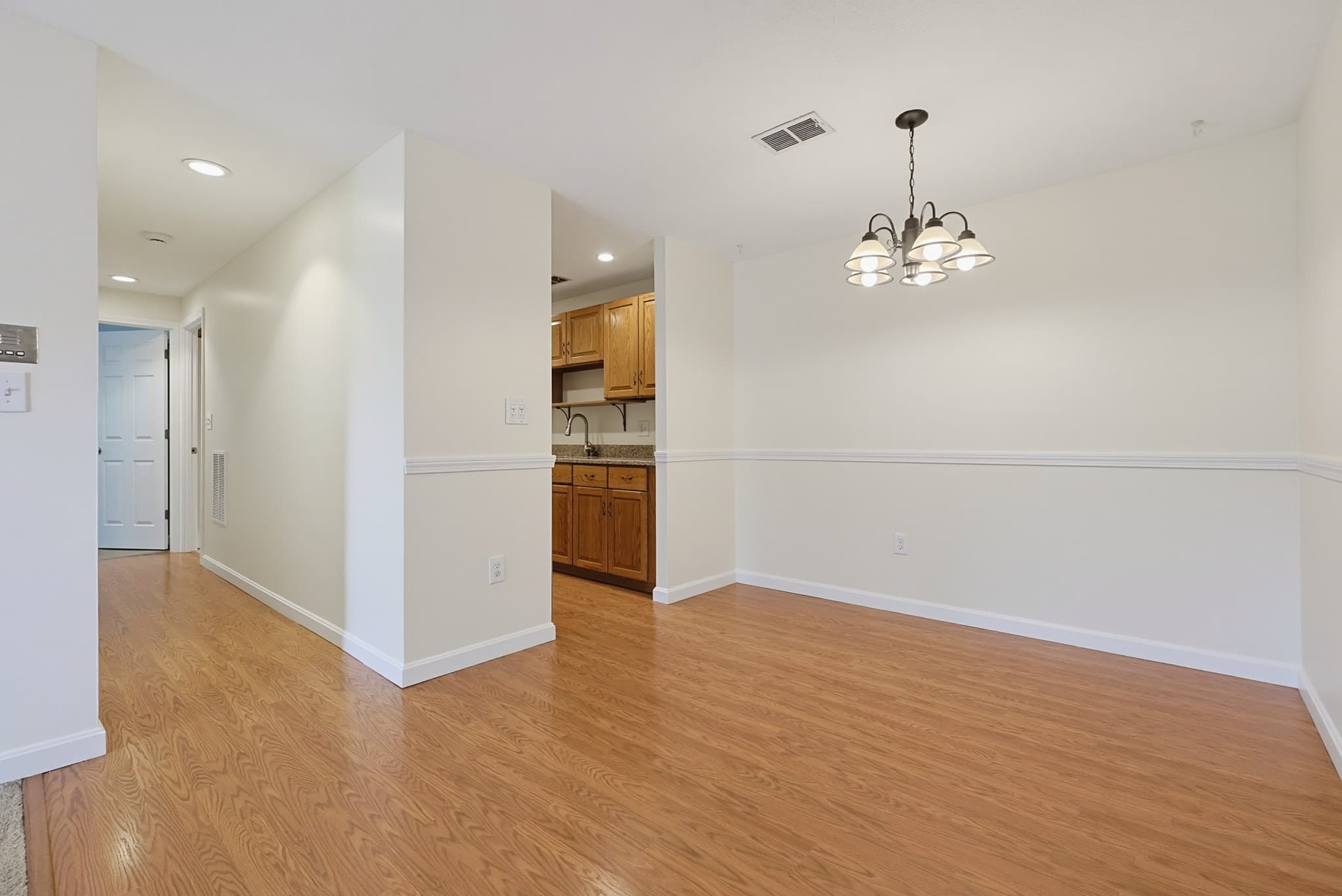 Condominium at 805 Franklin Crossing Road # 5, Franklin MA 02038, Franklin, photo 4 of 31