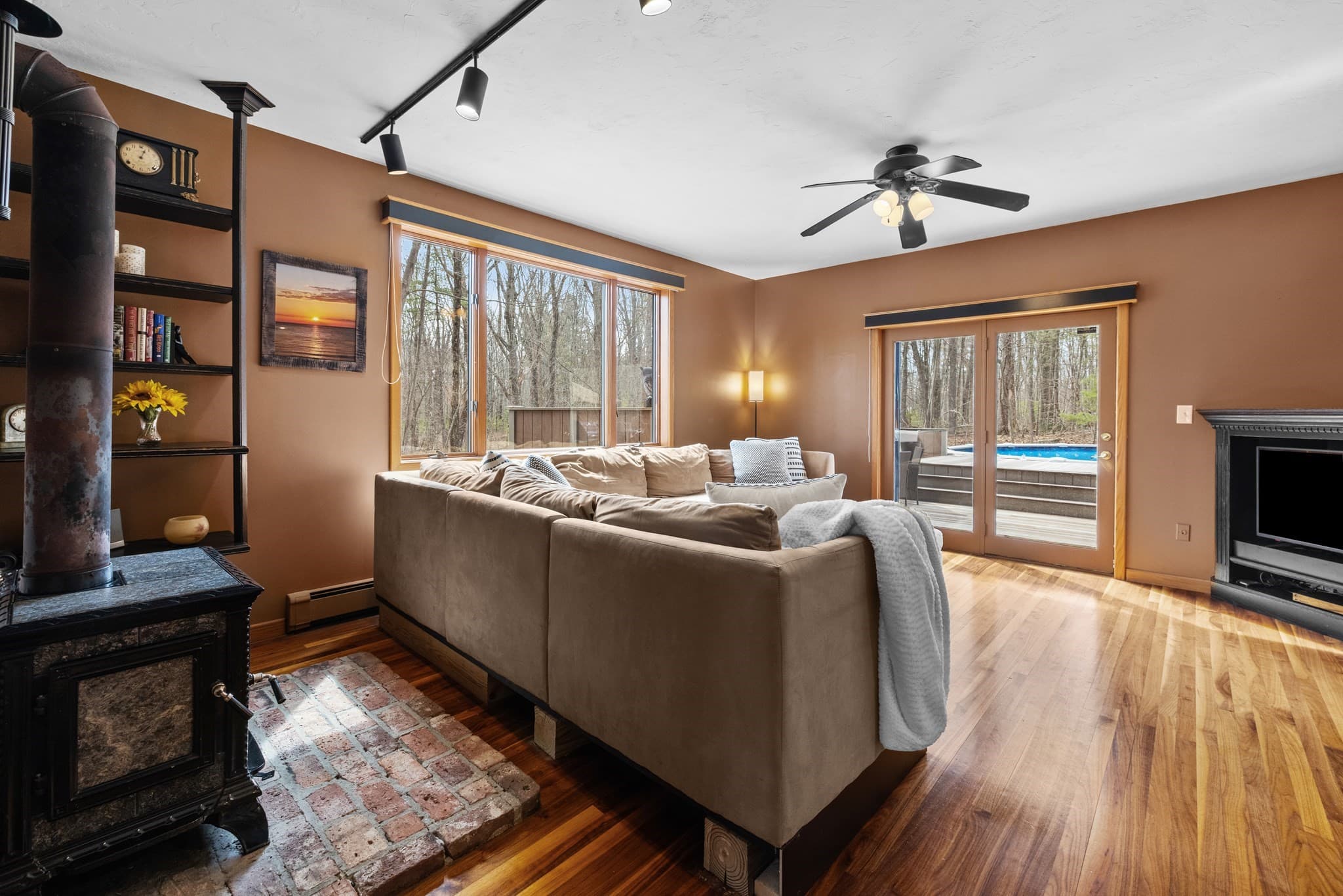Single Family Residence at 275 Chestnut, Uxbridge MA 01569, Uxbridge, photo 6 of 42