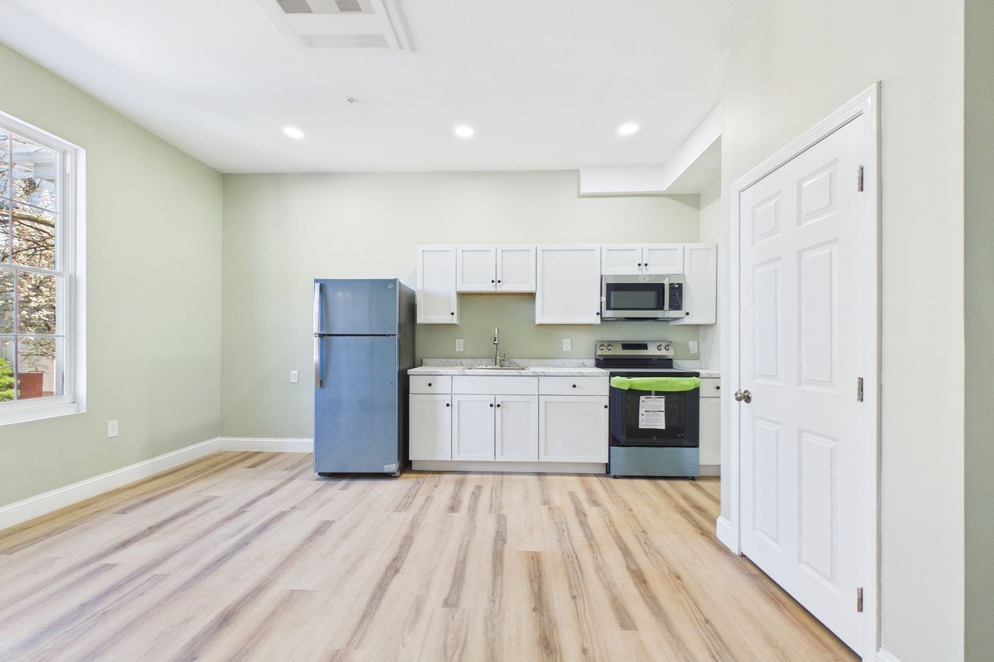 5-9 Family at 110 Eighth Street, New Bedford MA 02740, New Bedford, photo 23 of 40