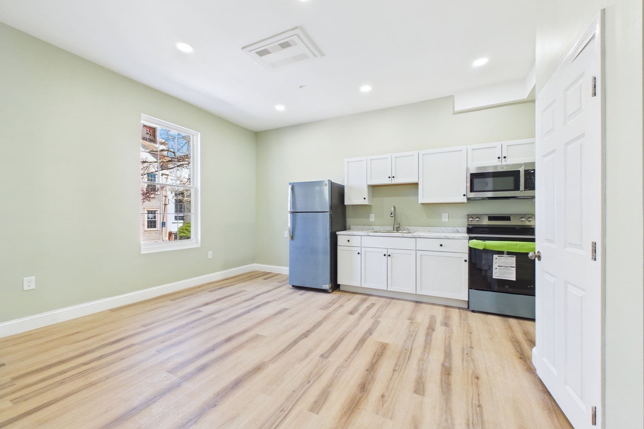 5-9 Family at 110 Eighth Street, New Bedford MA 02740, New Bedford, photo 17 of 40
