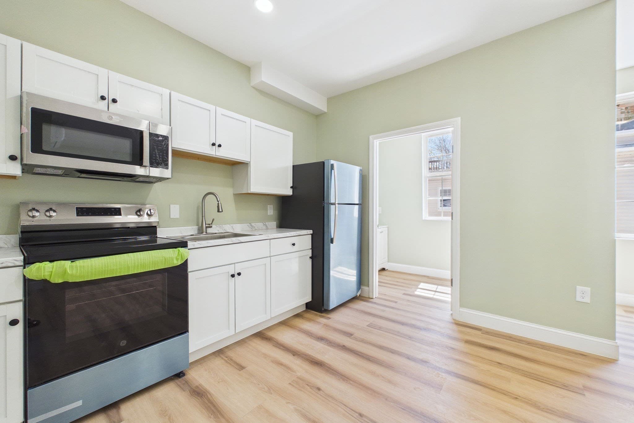 5-9 Family at 110 Eighth Street, New Bedford MA 02740, New Bedford, photo 31 of 40