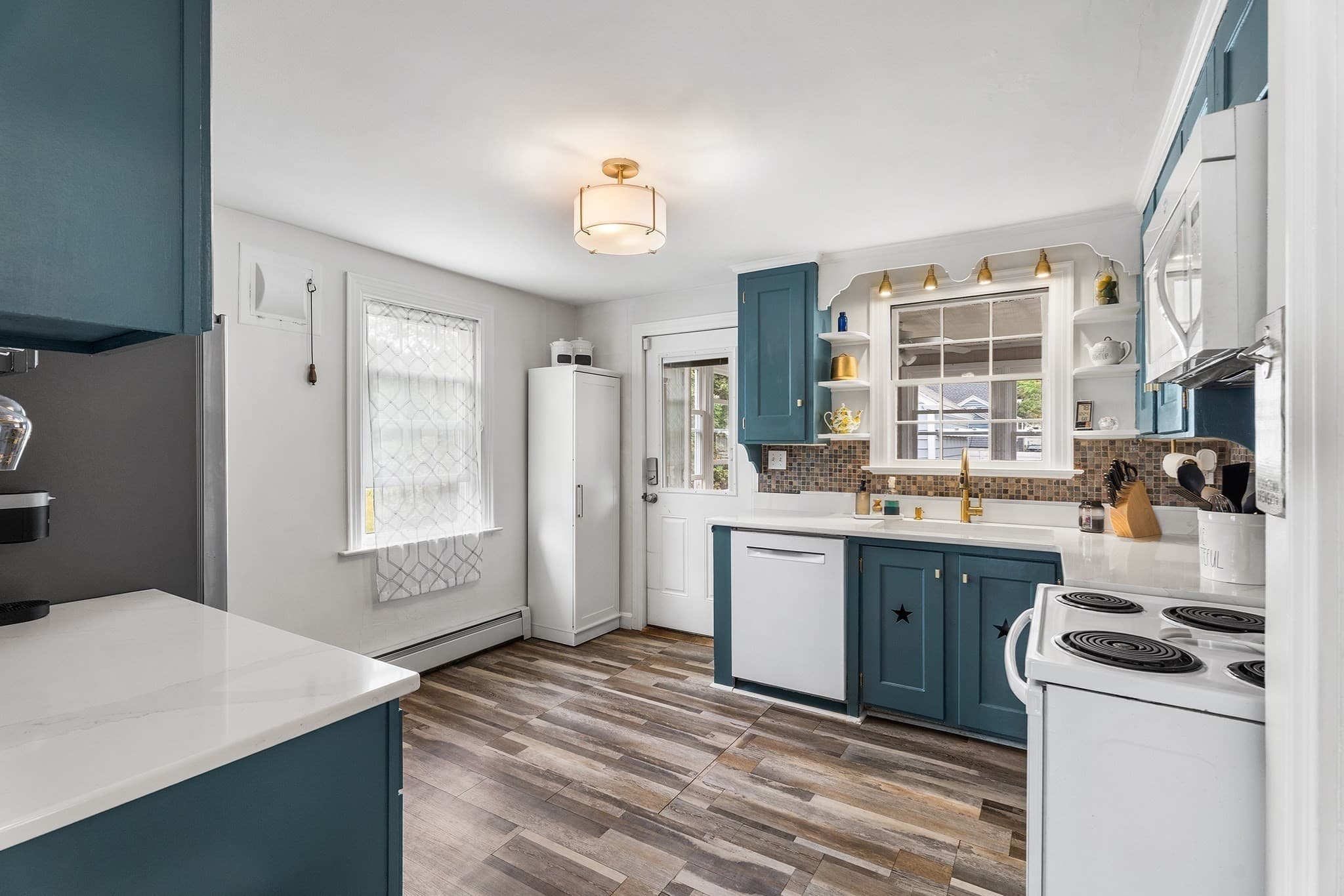 Single Family Residence at 403 June St, Worcester MA 01602, Worcester, photo 9 of 33