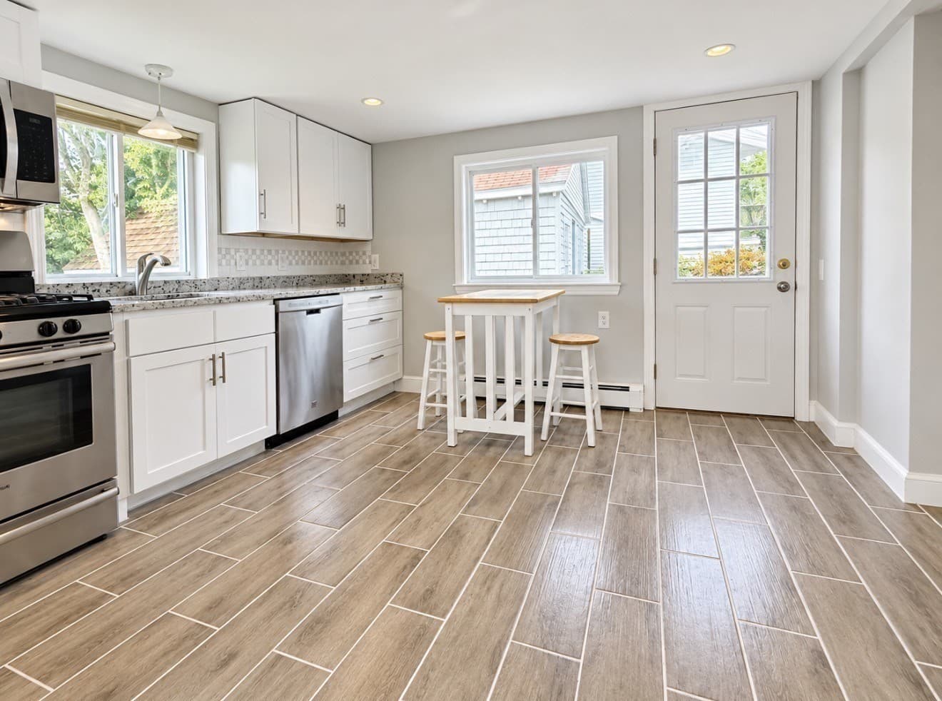 Single Family Residence at 298 Onset Ave, Wareham MA 02558, Wareham, photo 4 of 16
