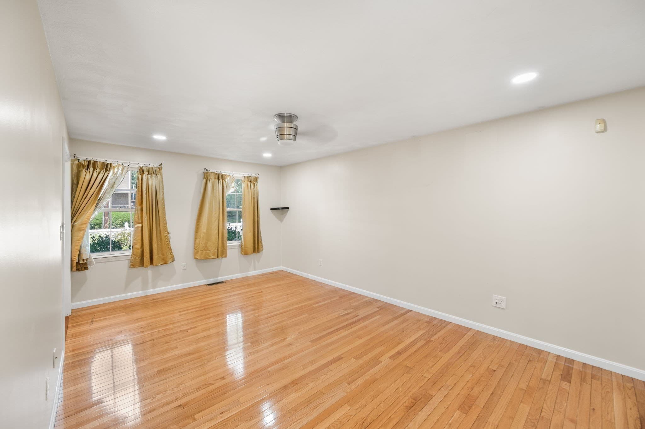 Single Family Residence at 388 Varnum Ave, Lowell MA 01854, Lowell, photo 23 of 35