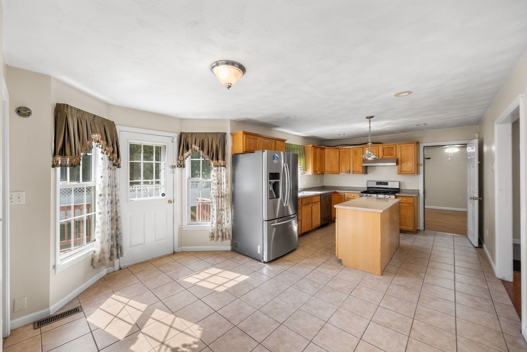 Single Family Residence at 388 Varnum Ave, Lowell MA 01854, Lowell, photo 13 of 35