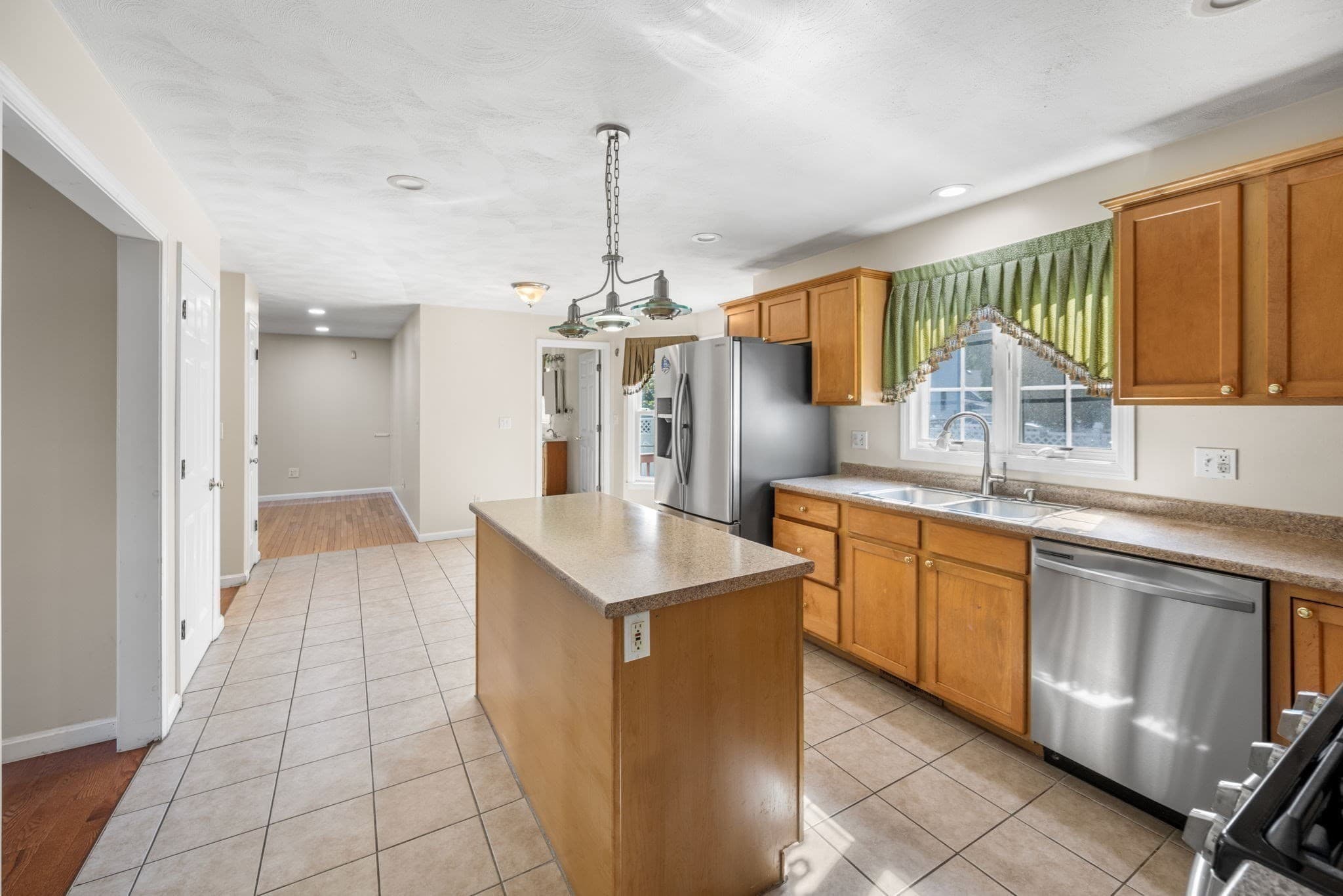 Single Family Residence at 388 Varnum Ave, Lowell MA 01854, Lowell, photo 14 of 35