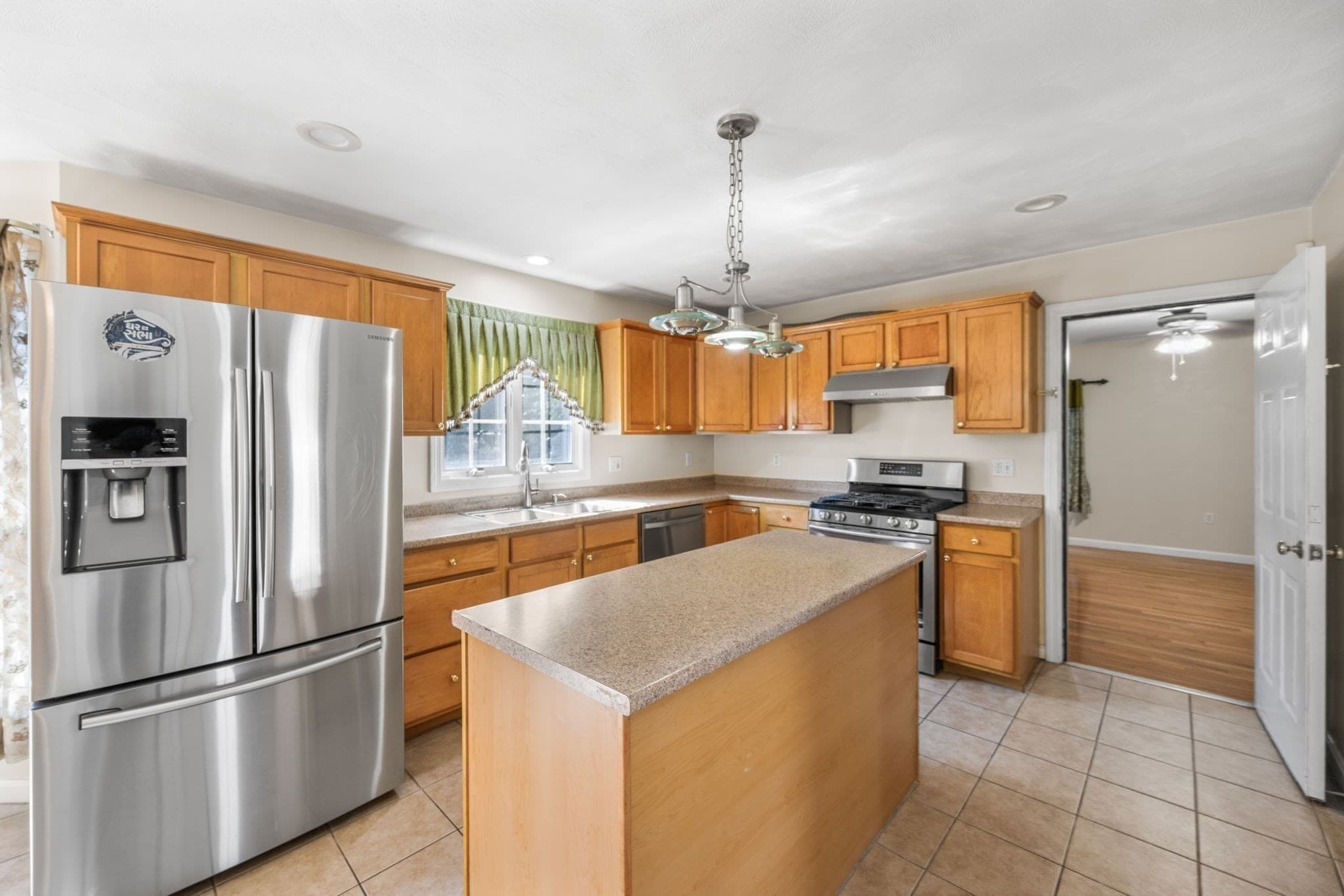 Single Family Residence at 388 Varnum Ave, Lowell MA 01854, Lowell, photo 11 of 35