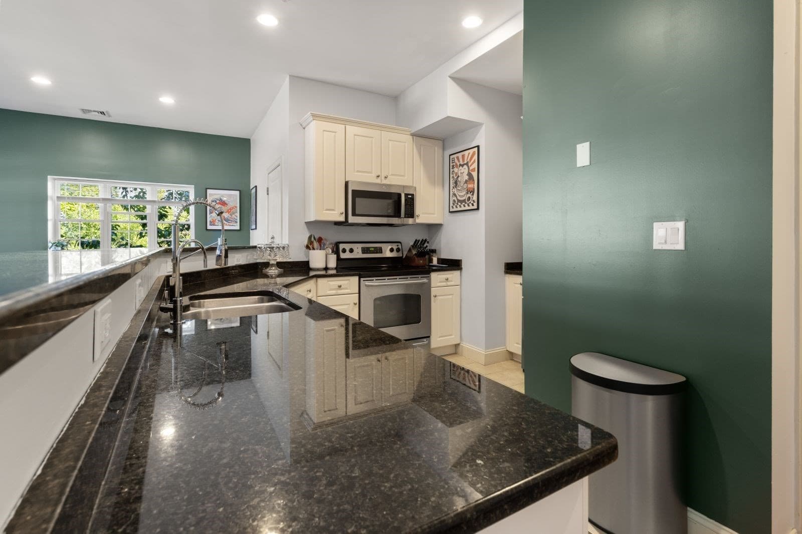 Condominium at 188 Summer St # 3, Weymouth MA 02188, Weymouth, photo 9 of 20