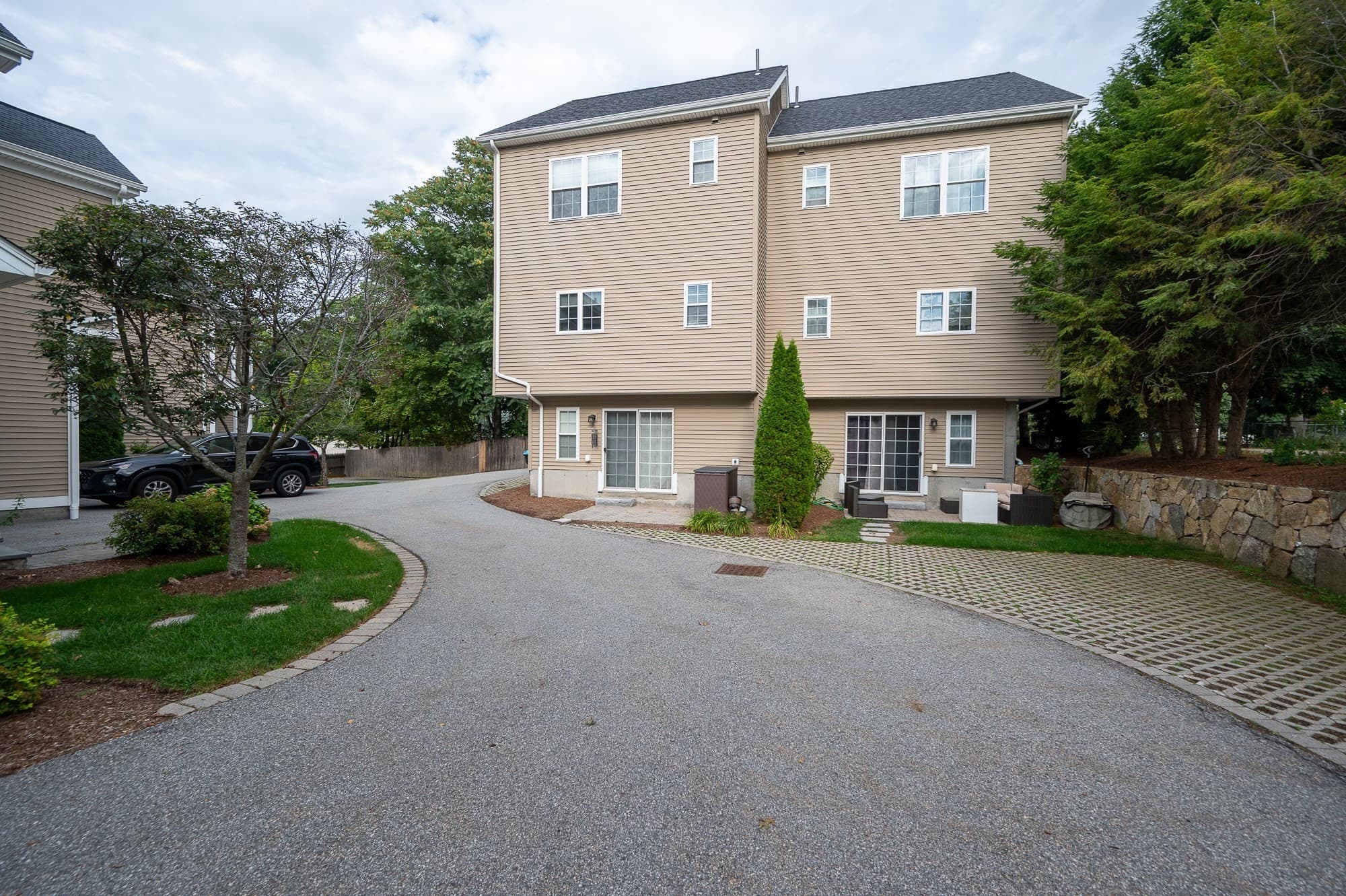 Condominium at 210 S Quinsigamond Ave # 2, Shrewsbury MA 01545, Shrewsbury, photo 25 of 39