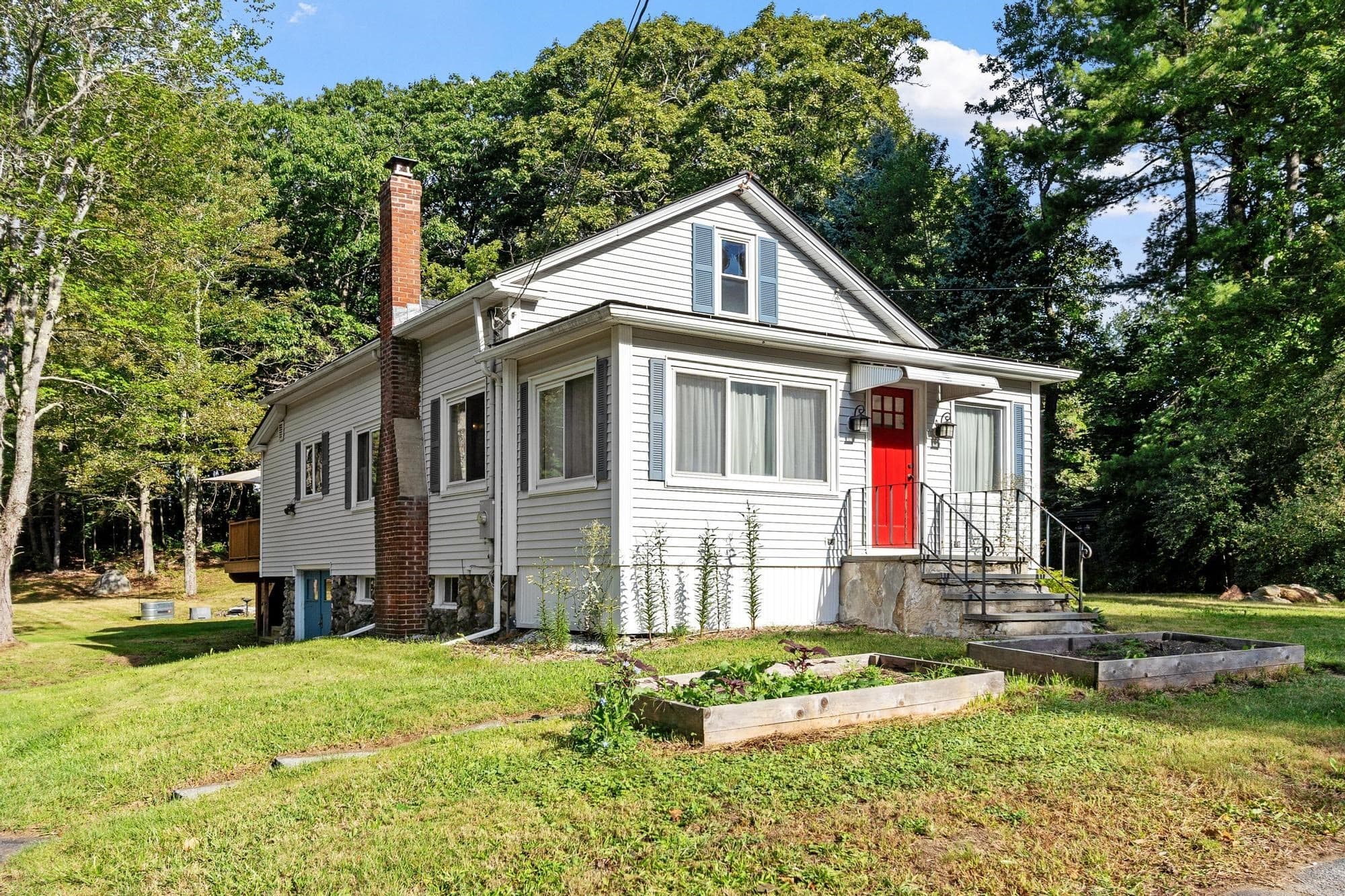 Single Family Residence at 322 Pearl Street, Gardner MA 01440, Gardner, photo 2 of 33