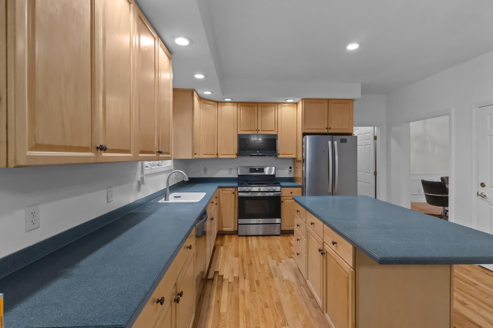 Single Family Residence at 352 Grafton St, Shrewsbury MA 01545, Shrewsbury, photo 6 of 42