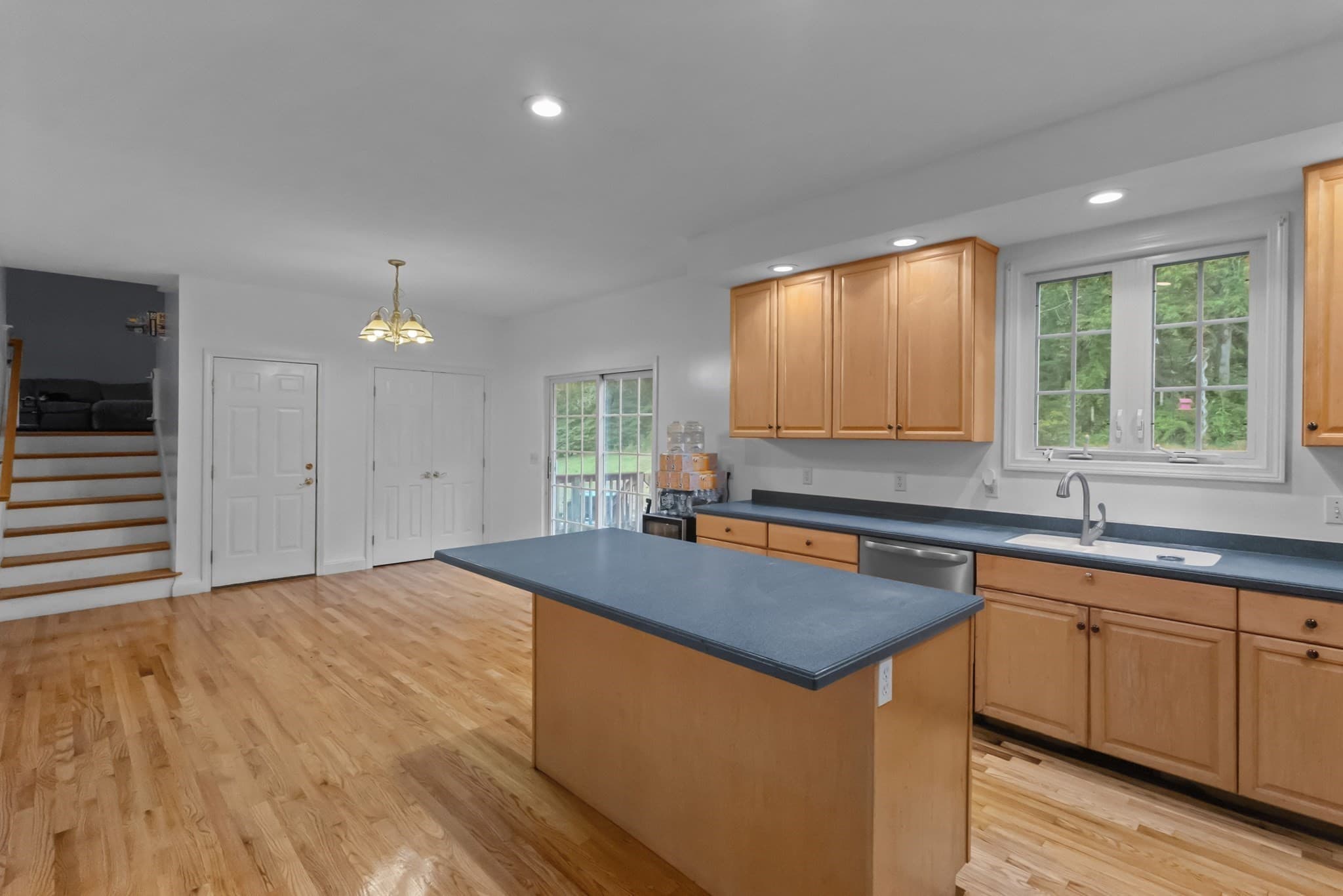 Single Family Residence at 352 Grafton St, Shrewsbury MA 01545, Shrewsbury, photo 8 of 42