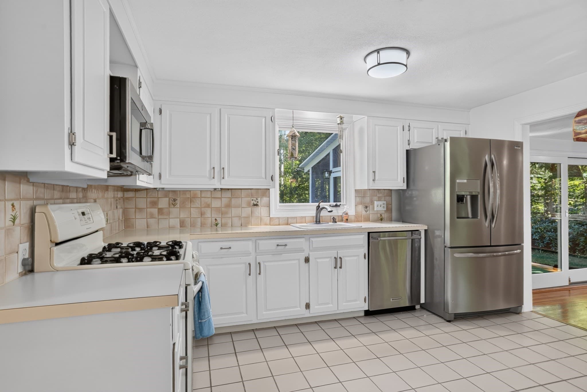 Single Family Residence at 22 Coolidge Cir, Northborough MA 01532, Northborough, photo 6 of 31