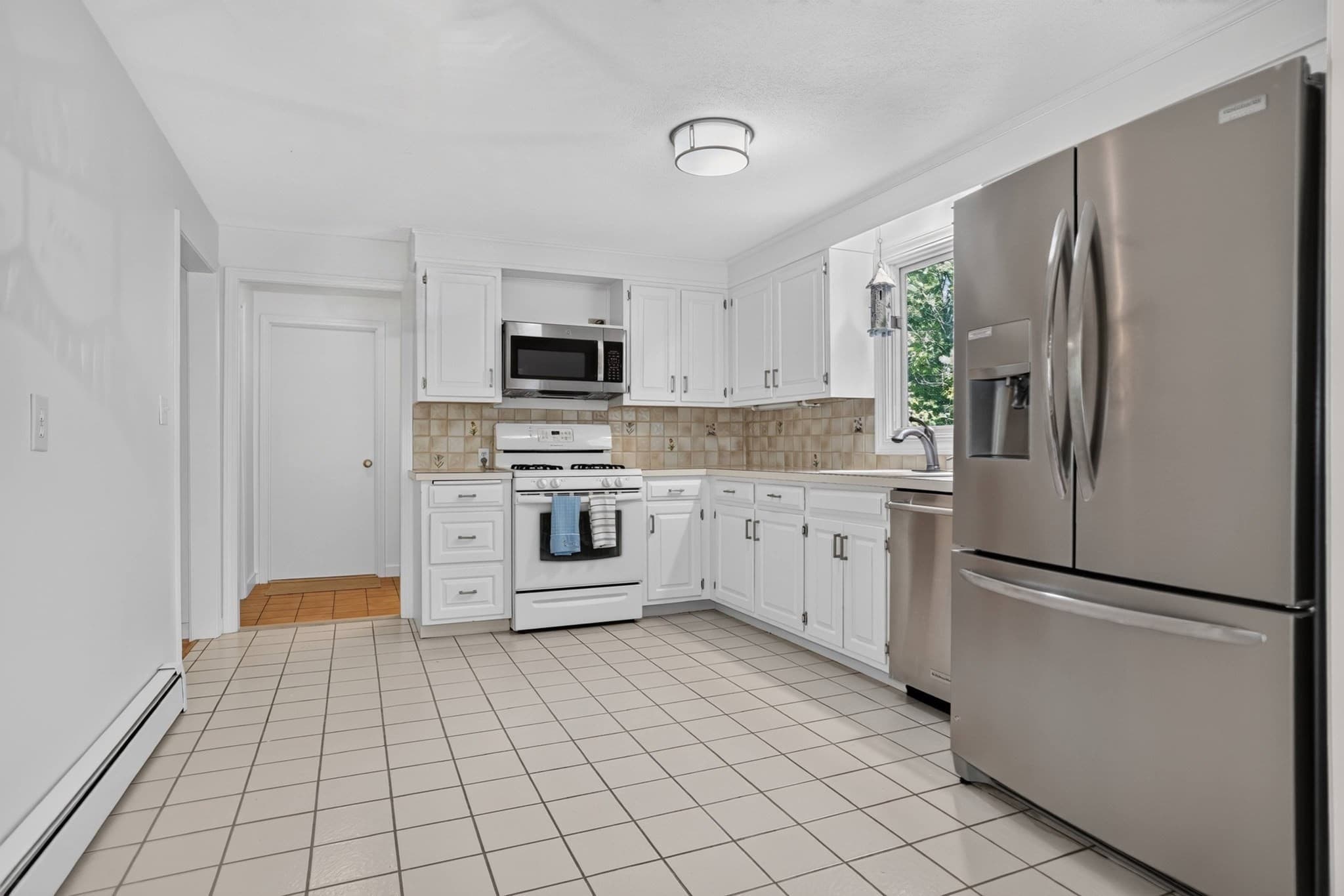 Single Family Residence at 22 Coolidge Cir, Northborough MA 01532, Northborough, photo 7 of 31