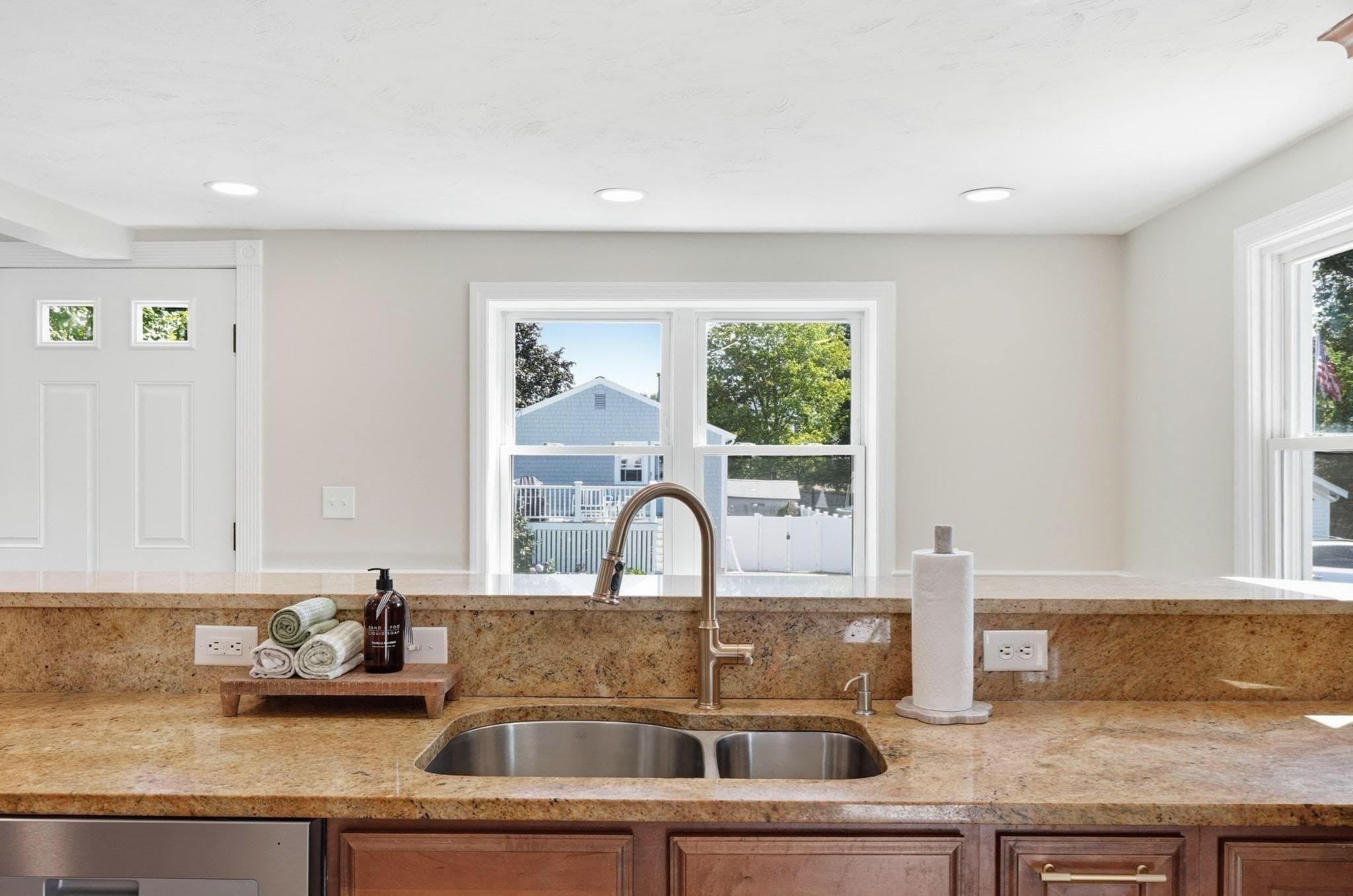 Single Family Residence at 98 Towne Way, Marshfield MA 02050, Marshfield, photo 13 of 41