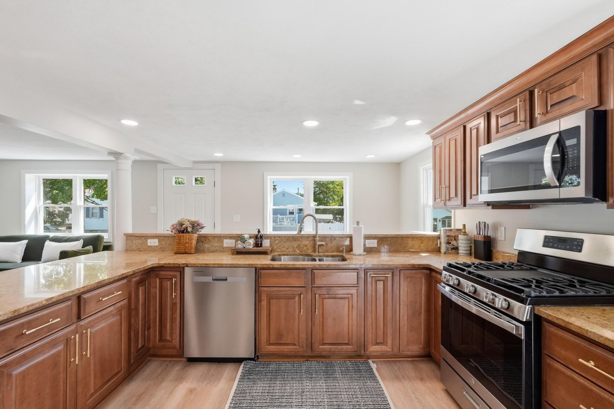 Single Family Residence at 98 Towne Way, Marshfield MA 02050, Marshfield, photo 12 of 41