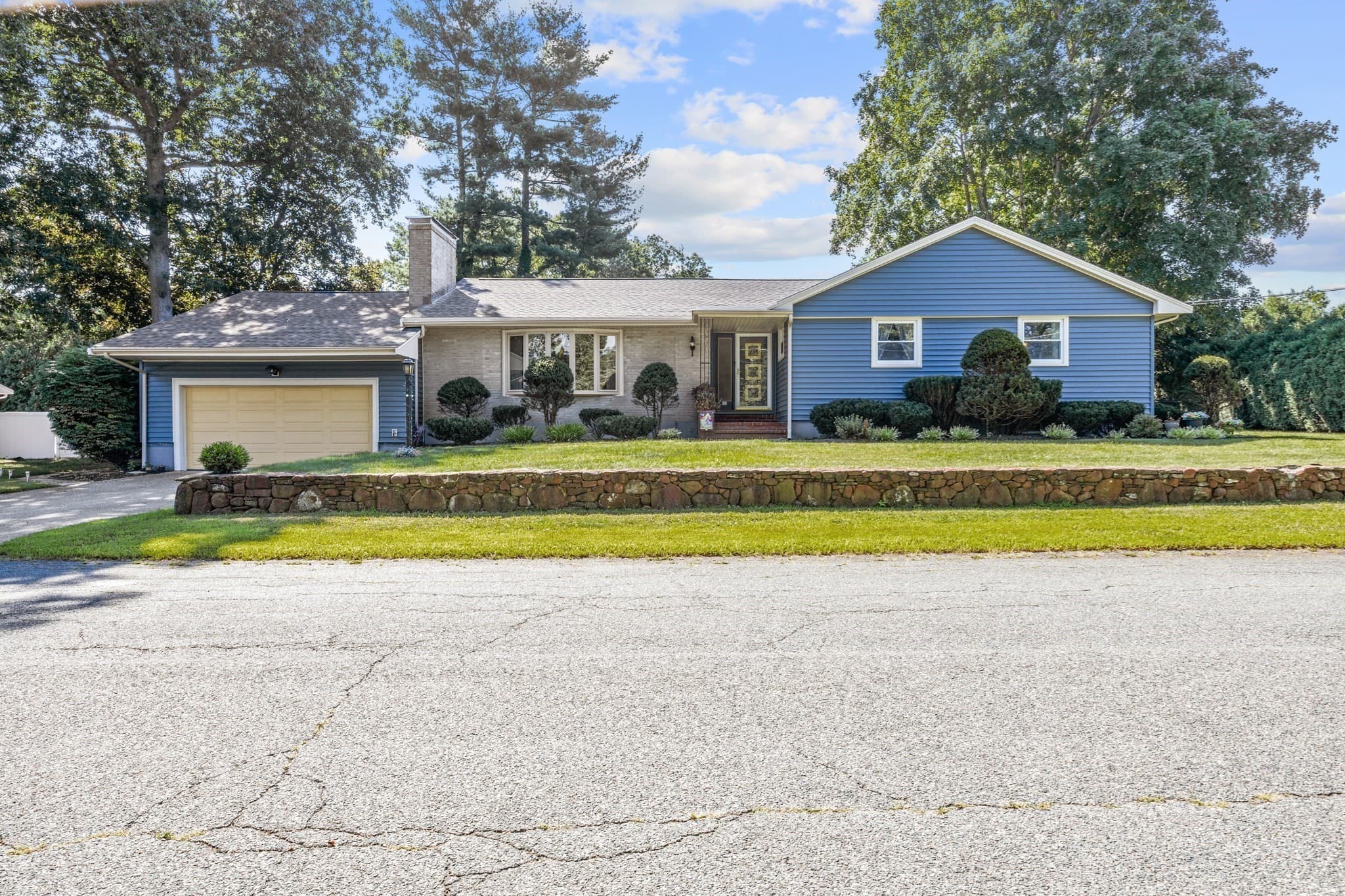 Single Family Residence at 122 Westwood Dr, Whitman MA 02382, Whitman, photo 2 of 36
