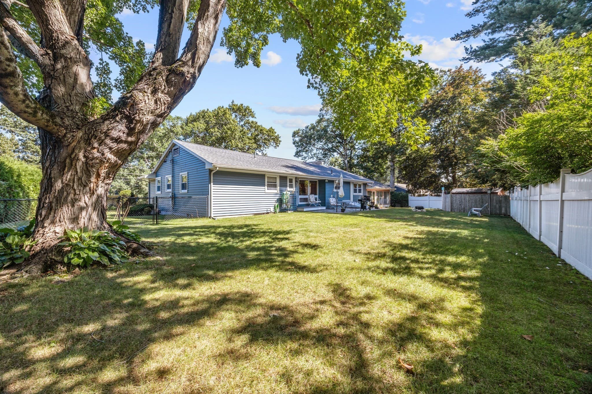 Single Family Residence at 122 Westwood Dr, Whitman MA 02382, Whitman, photo 6 of 36