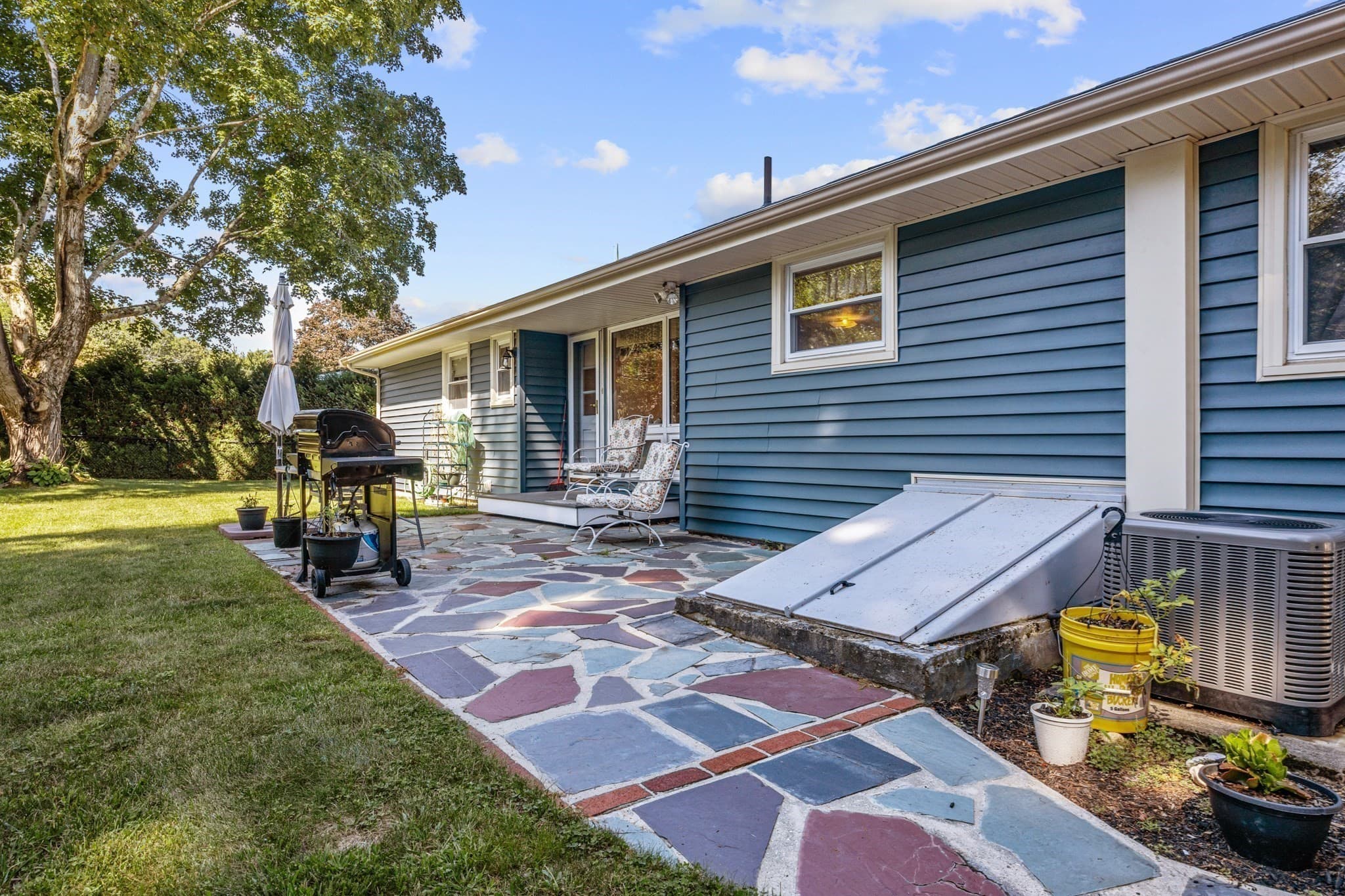 Single Family Residence at 122 Westwood Dr, Whitman MA 02382, Whitman, photo 5 of 36