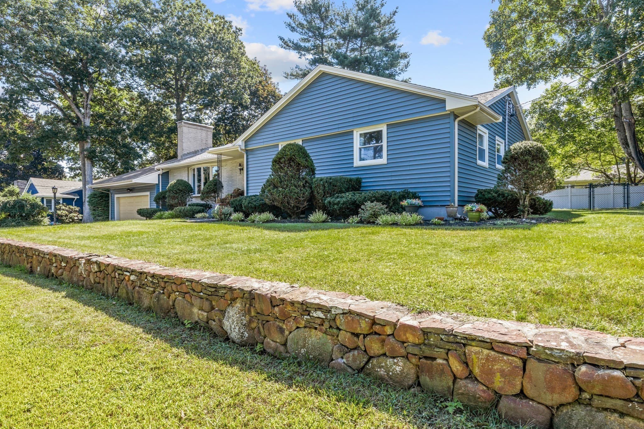 Single Family Residence at 122 Westwood Dr, Whitman MA 02382, Whitman, photo 4 of 36
