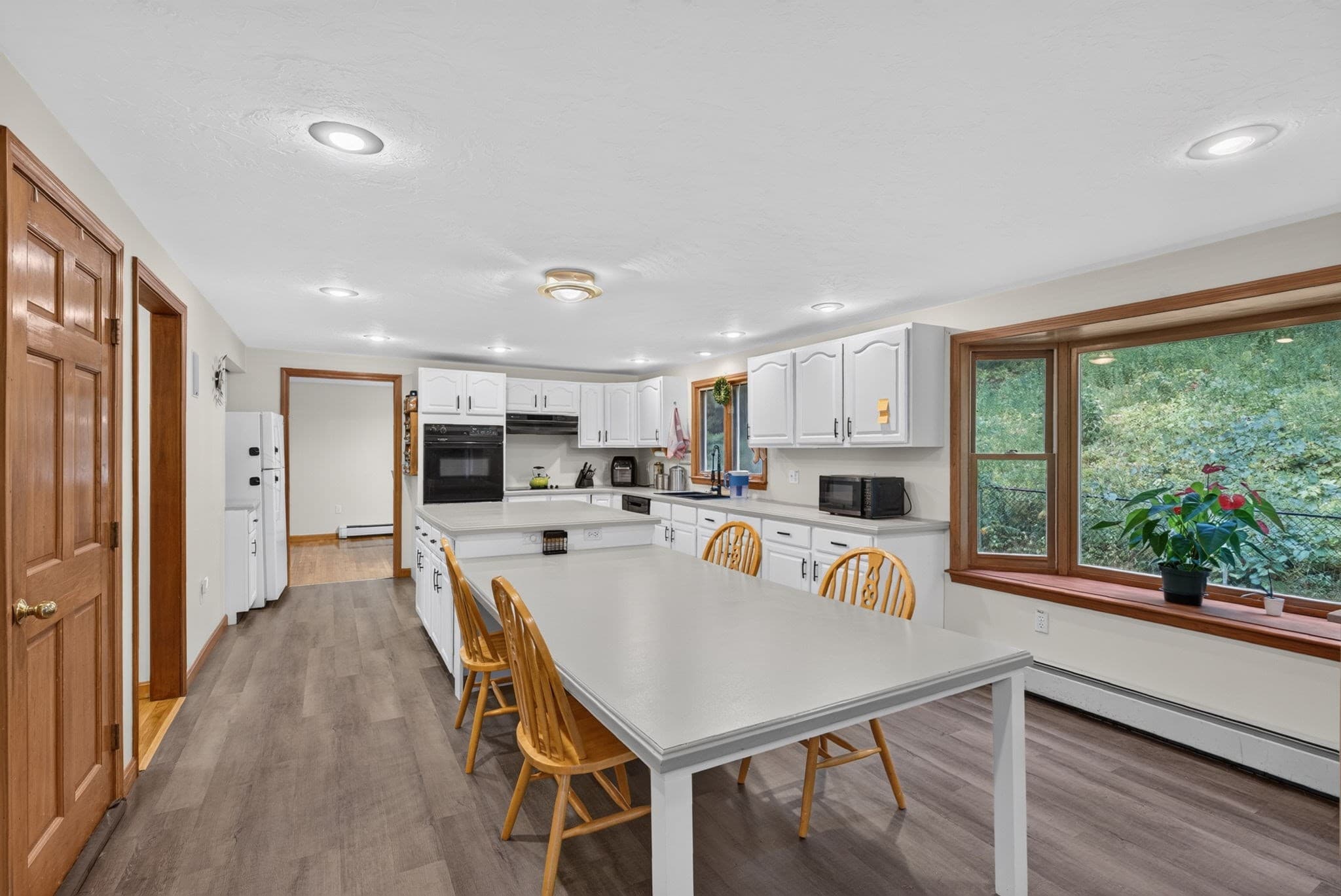 Single Family Residence at 10 Fairway Dr, Groton MA 01450, Groton, photo 9 of 42
