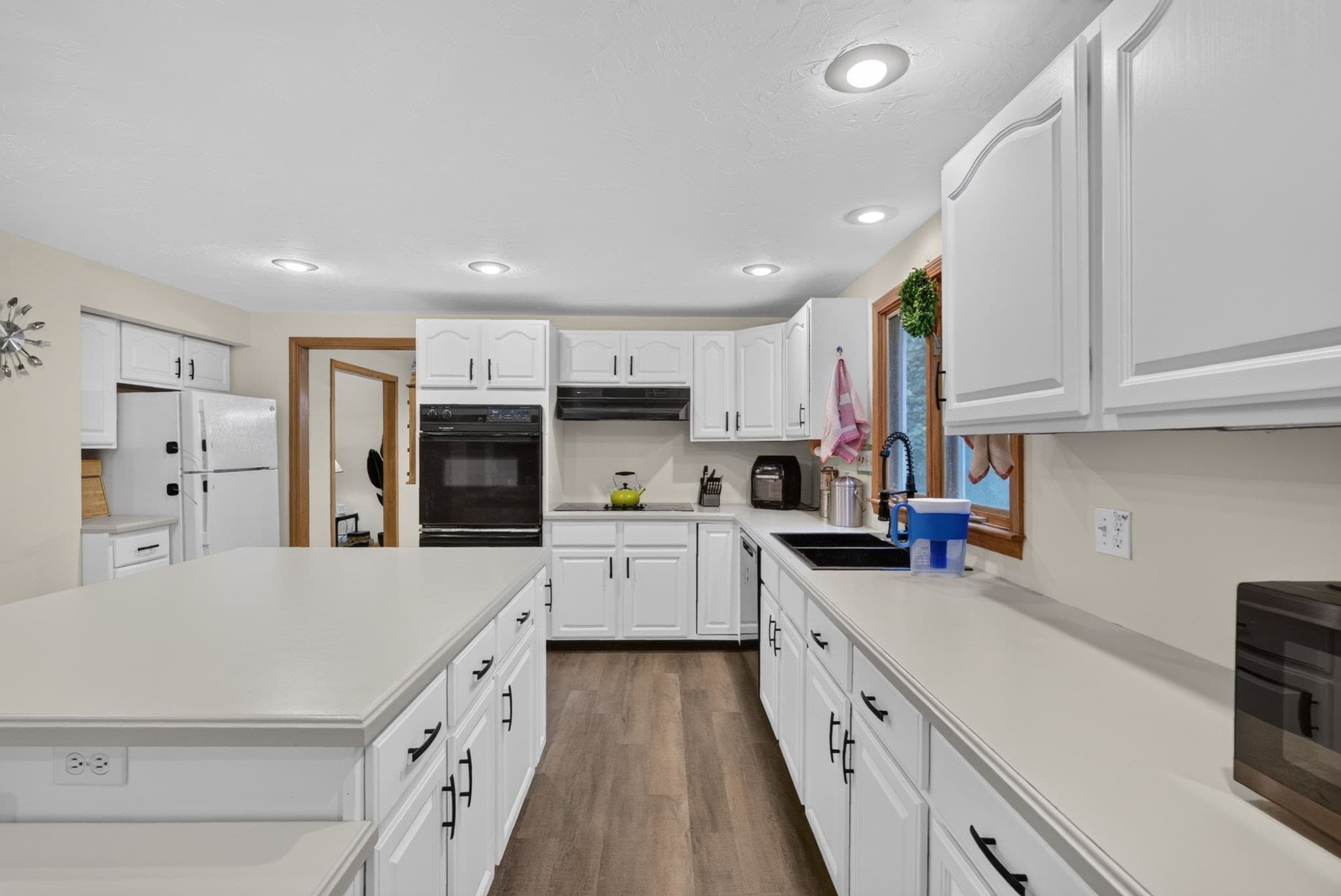 Single Family Residence at 10 Fairway Dr, Groton MA 01450, Groton, photo 11 of 42