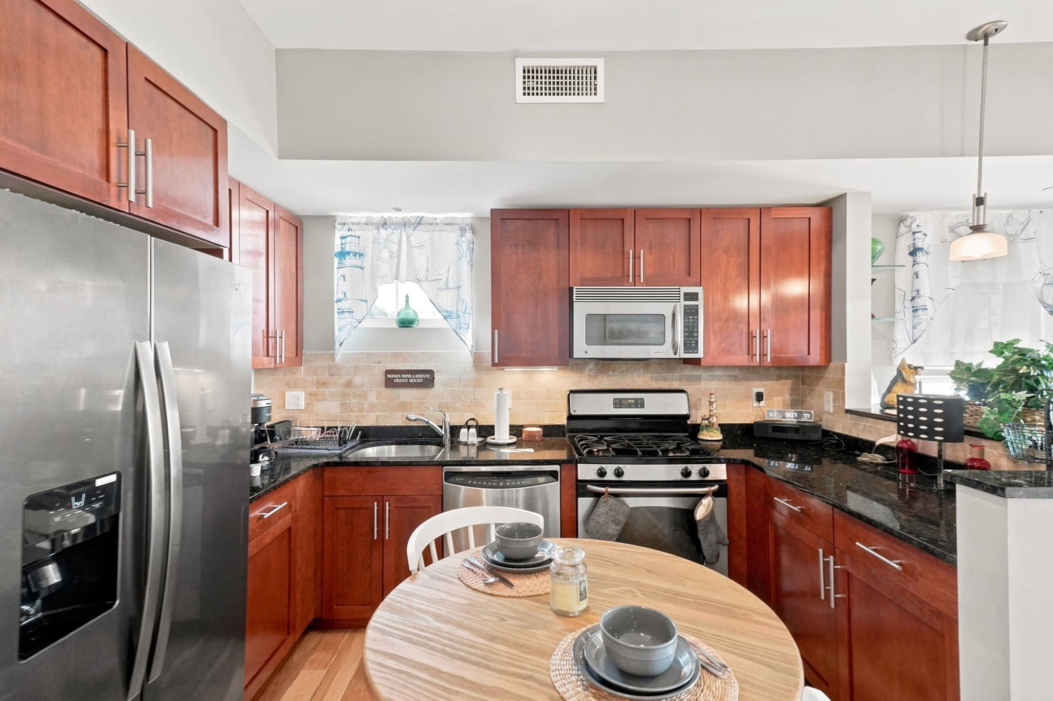 Condominium at 550 Pleasant St # 201, Winthrop MA 02152, Winthrop, photo 7 of 29