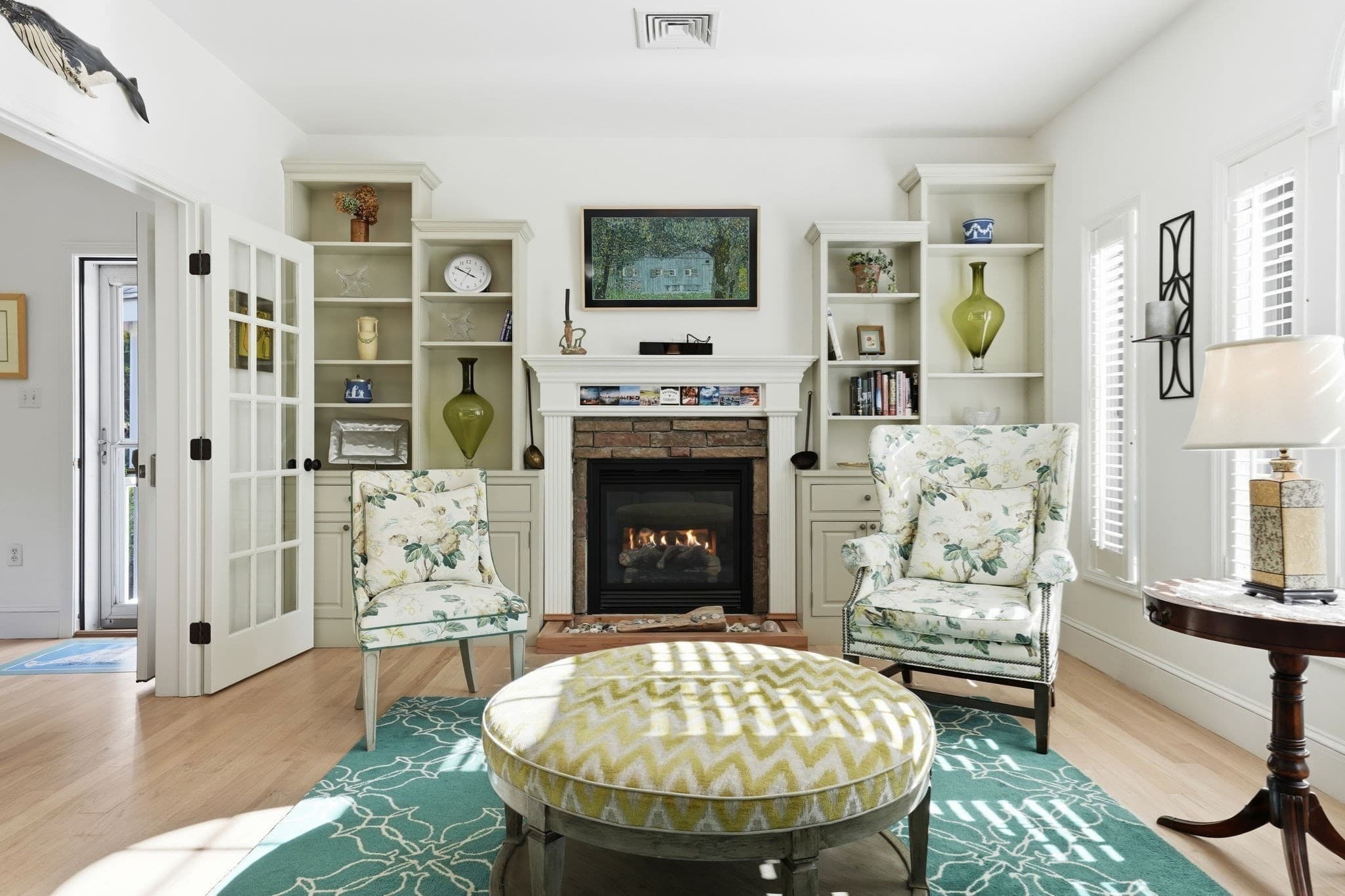 Single Family Residence at 125 Mayflower Ln, Tisbury MA 02568, photo 6 of 42