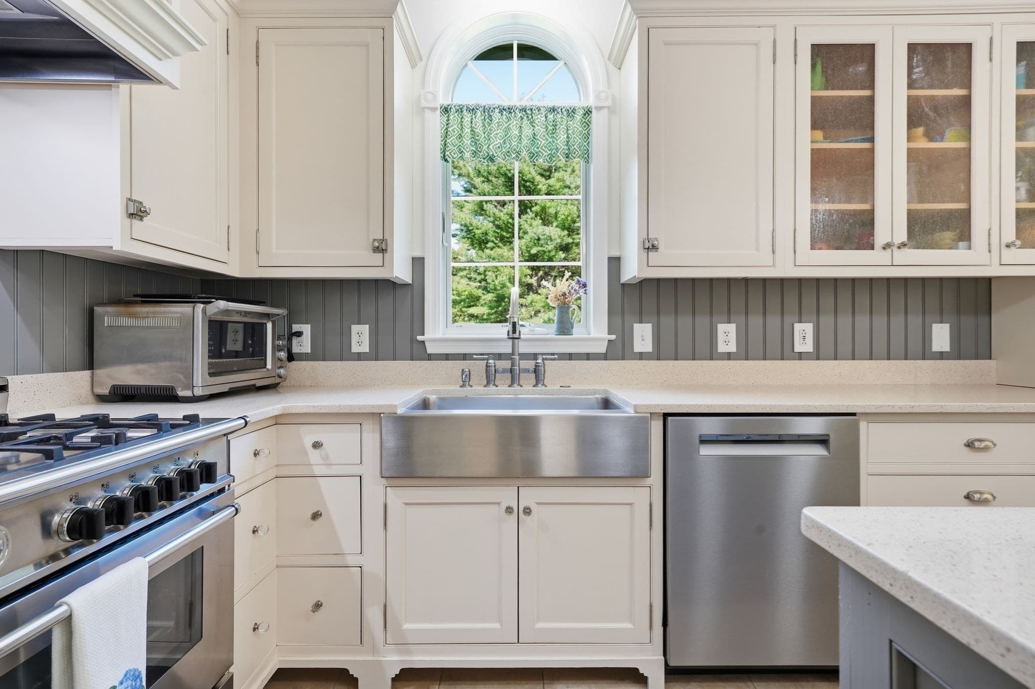 Single Family Residence at 125 Mayflower Ln, Tisbury MA 02568, photo 9 of 42