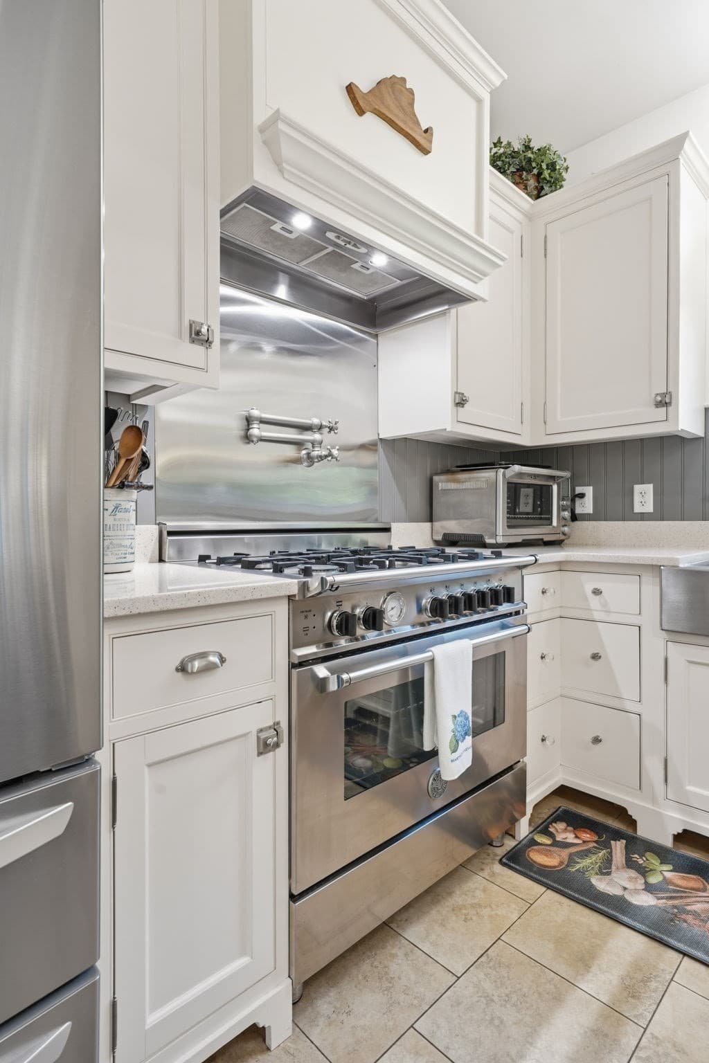 Single Family Residence at 125 Mayflower Ln, Tisbury MA 02568, photo 10 of 42