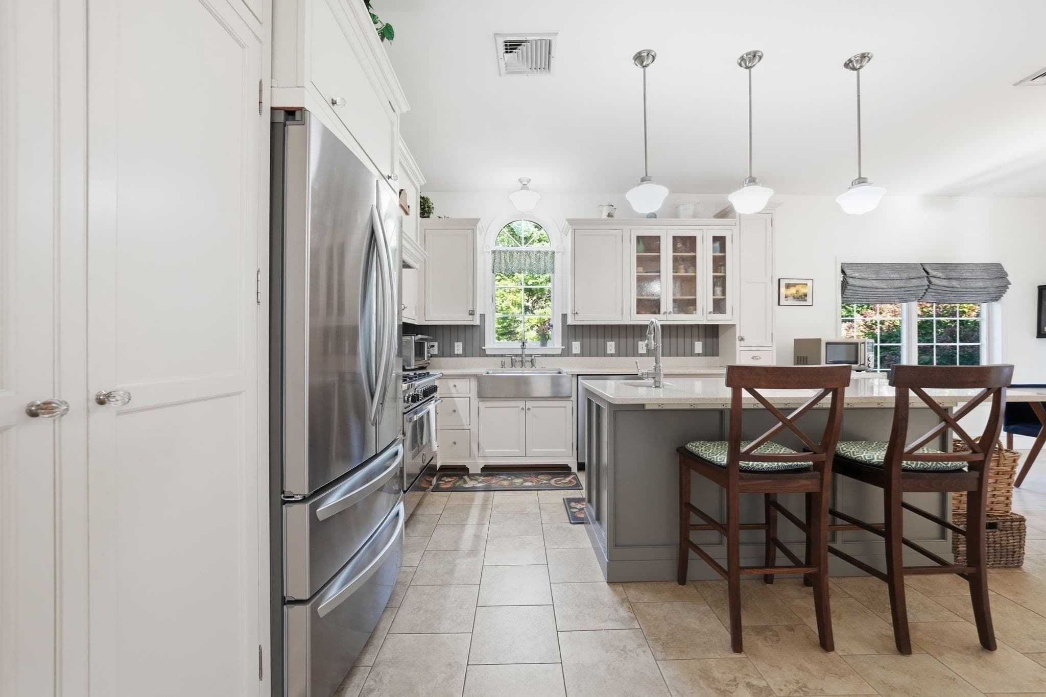Single Family Residence at 125 Mayflower Ln, Tisbury MA 02568, photo 8 of 42