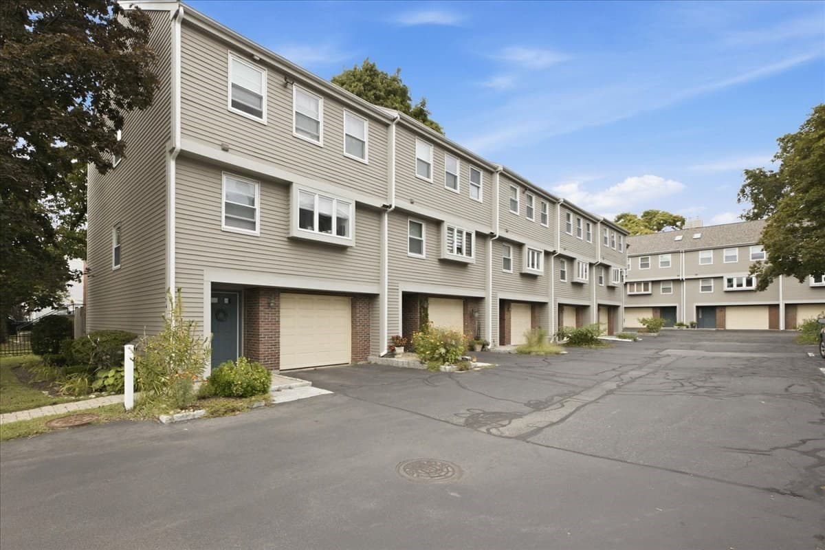 Condominium at 174 Adams Street # 2, Newton MA 02458, photo 3 of 27