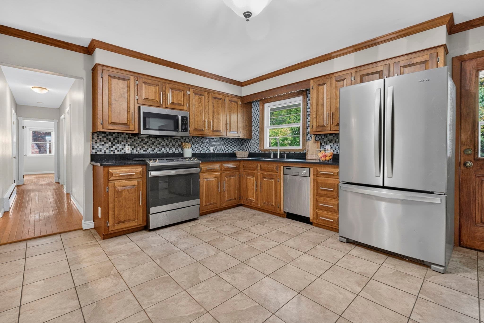 Single Family Residence at 43 Madison St, Amesbury MA 01913, Amesbury, photo 6 of 28