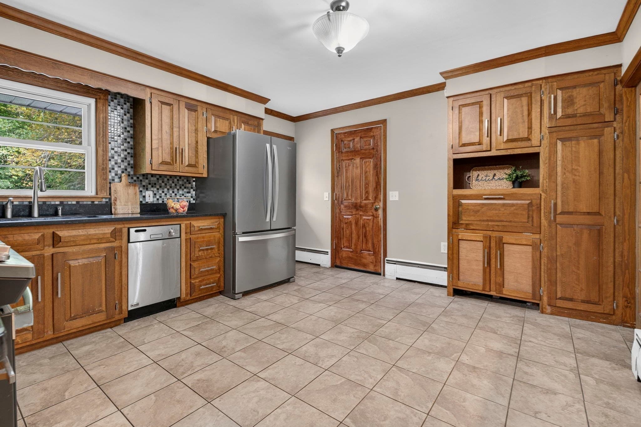Single Family Residence at 43 Madison St, Amesbury MA 01913, Amesbury, photo 5 of 28