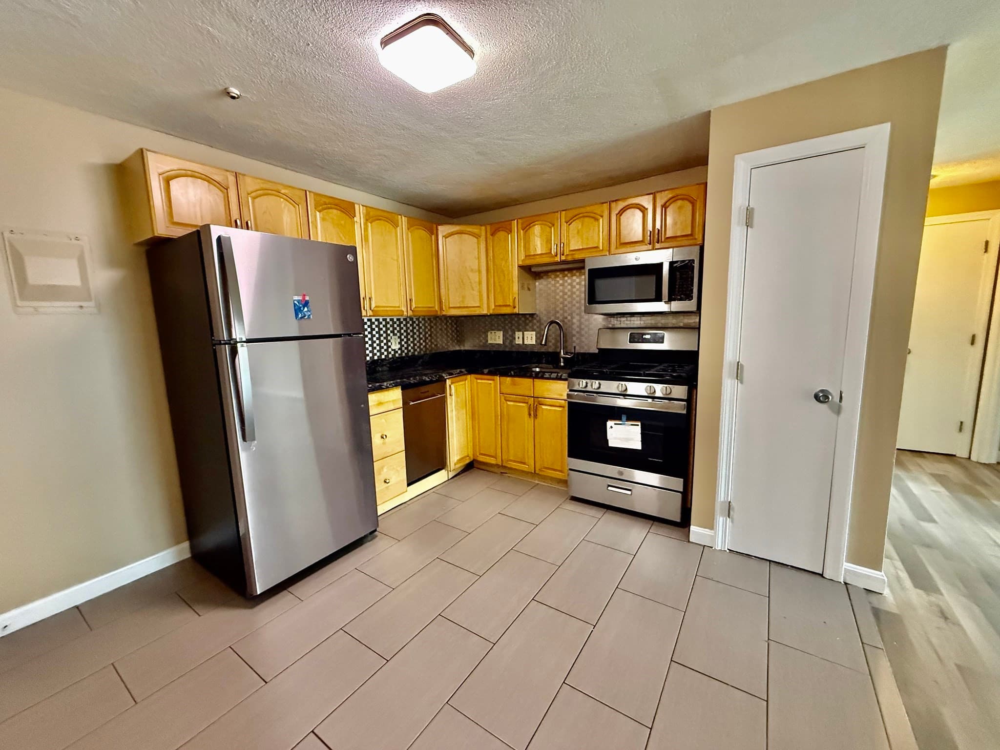 Condominium at 5 Kenmar Drive # 7, Billerica MA 01821, Billerica, photo 2 of 15